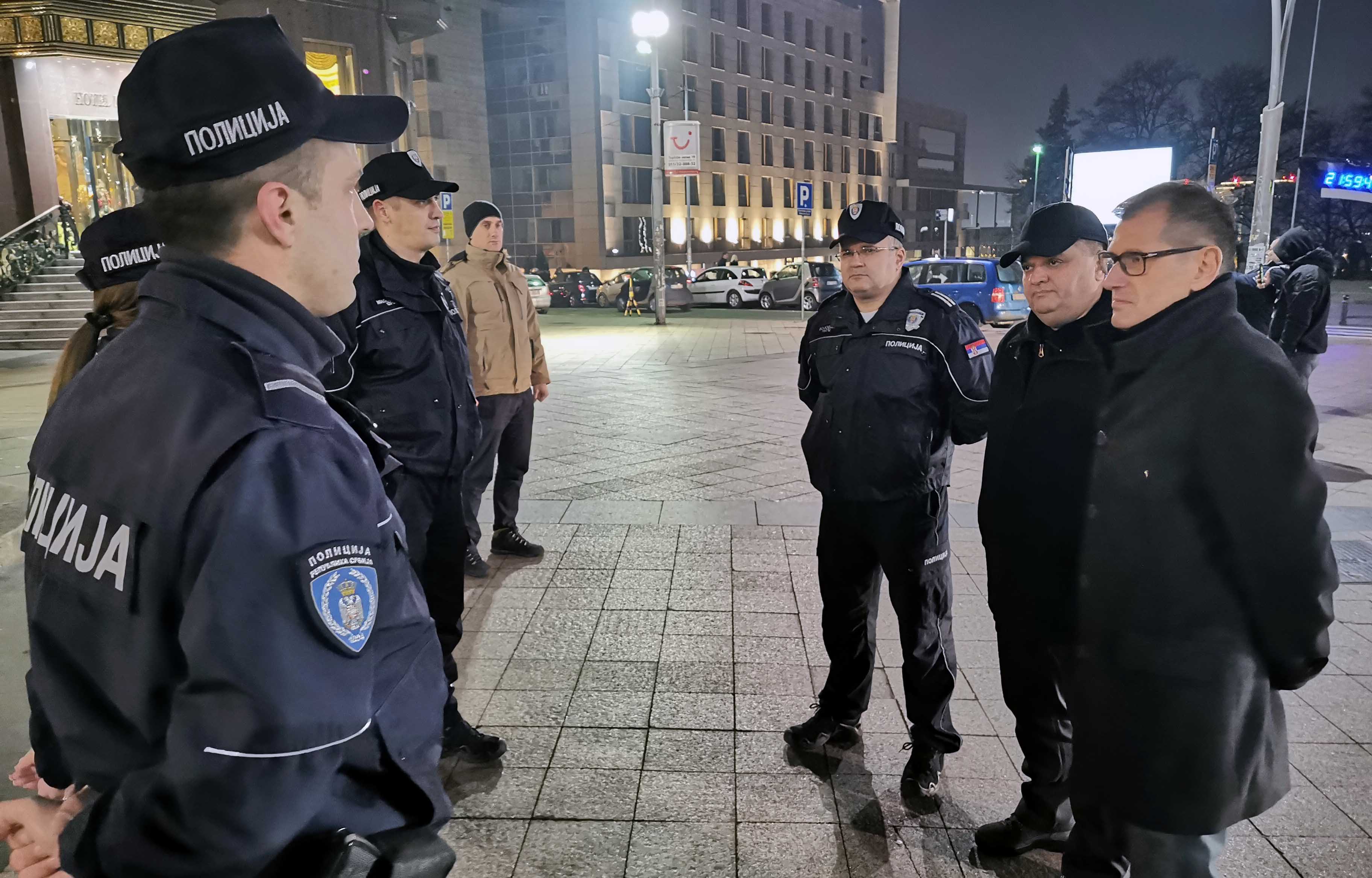 Direktor  Rebić posetio policijske službenike koji brinu o bezbednosti Beograđana i svih posetilaca glavnog grada u novogodišnjoj noći