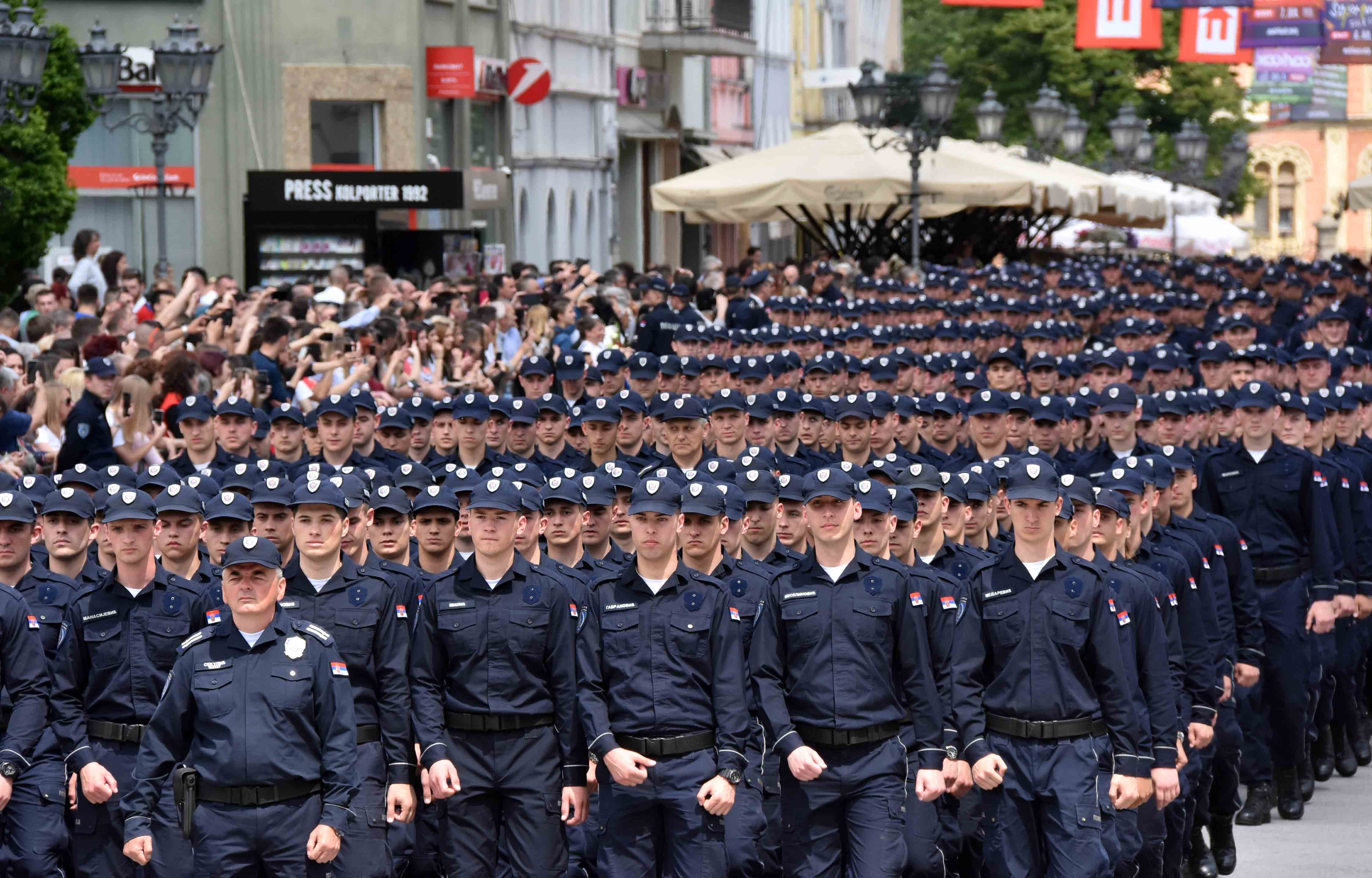 Održana Svečana promocija 711 novih policajaca i vatrogasaca, diplomiranih studenata KPU u Novom Sadu