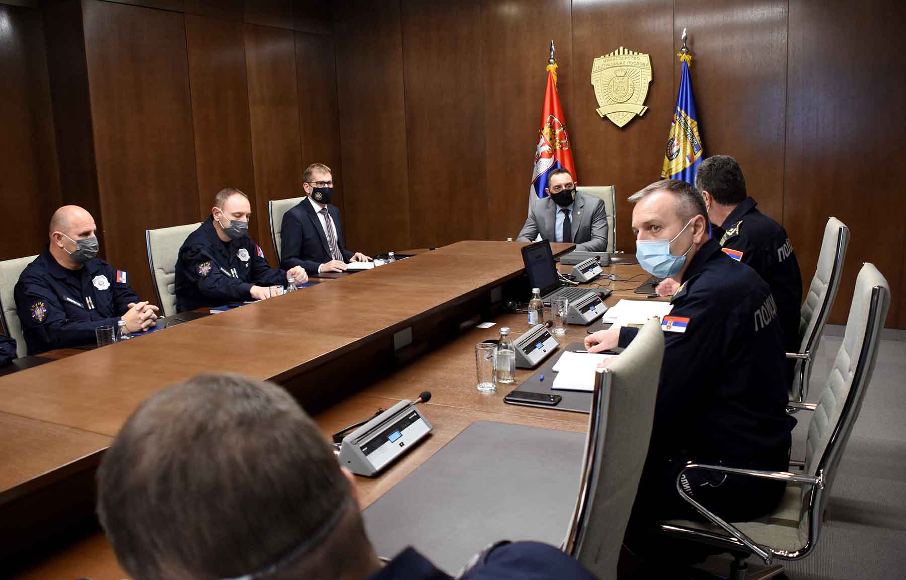 Министар Вулин се састао са руководиоцима Управе полиције и Интервентне јединице