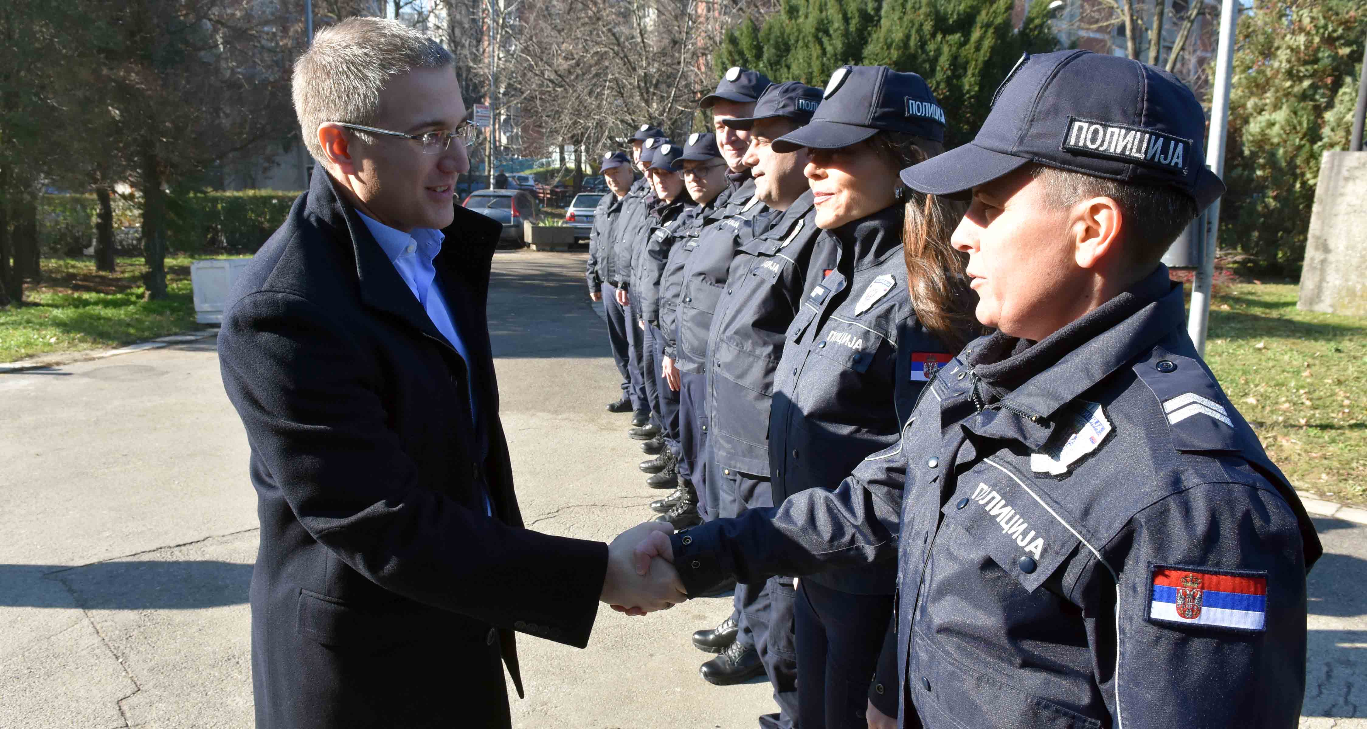 Министар Стефановић обишао  Полицијску станицу Раковица где је пуштен у рад мониторинг центар