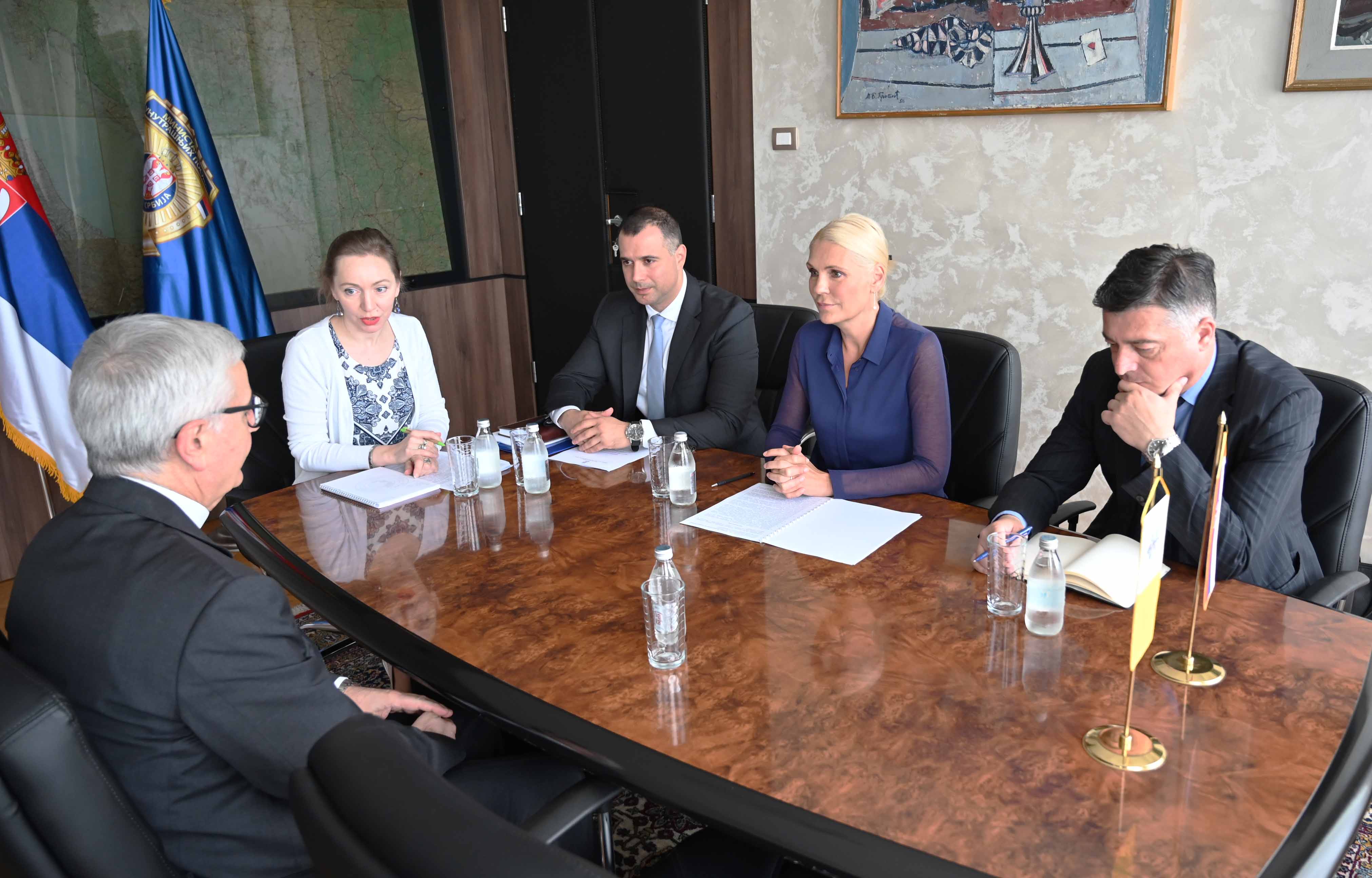 Државни секретар  Поповић Ивковић разговарала са амбасадором Свете Столице у Београду