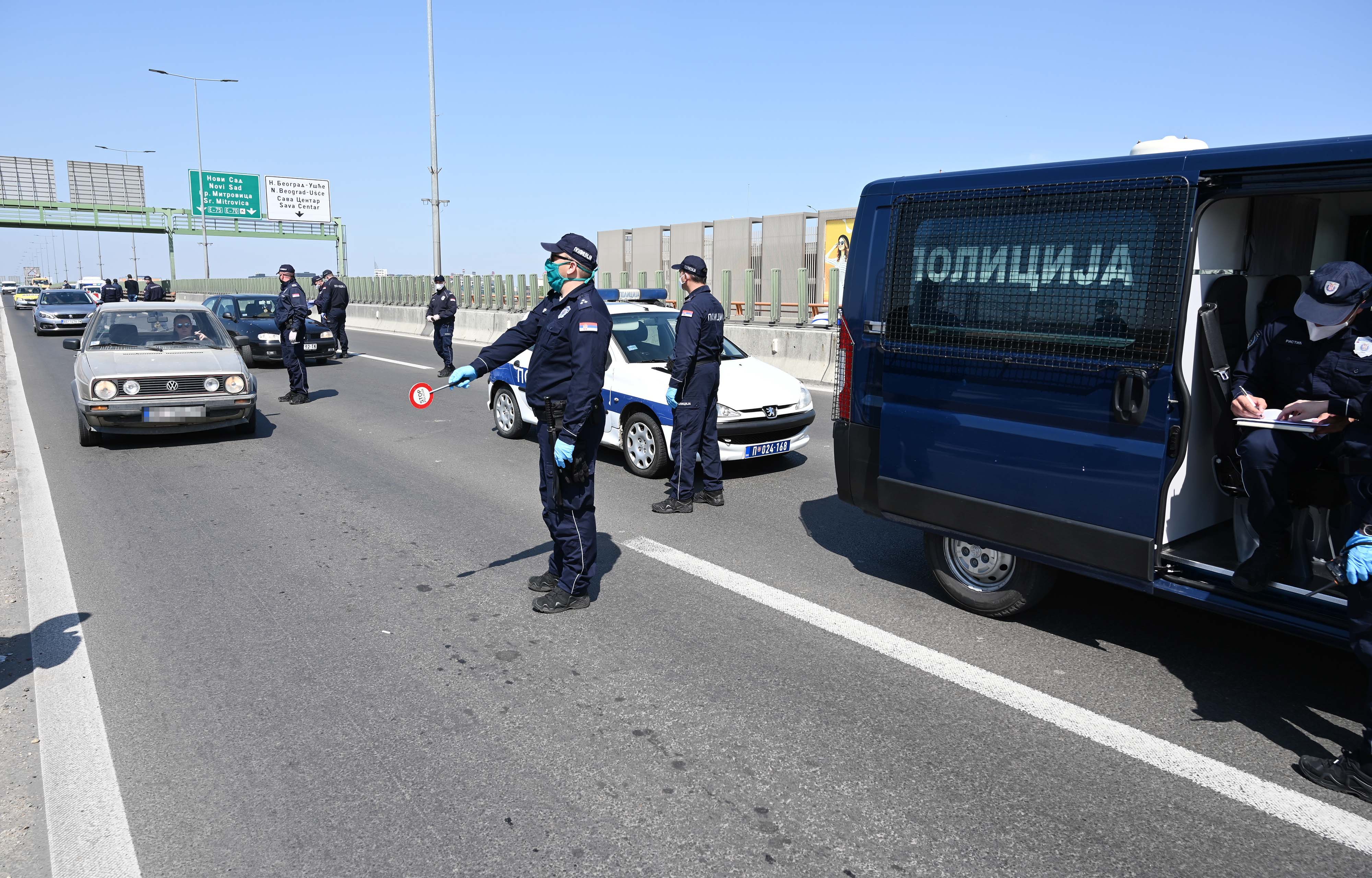 Ministar Stefanović se zahvalio pripadnicima policije na ogromnom požrtvovanju i zalaganju