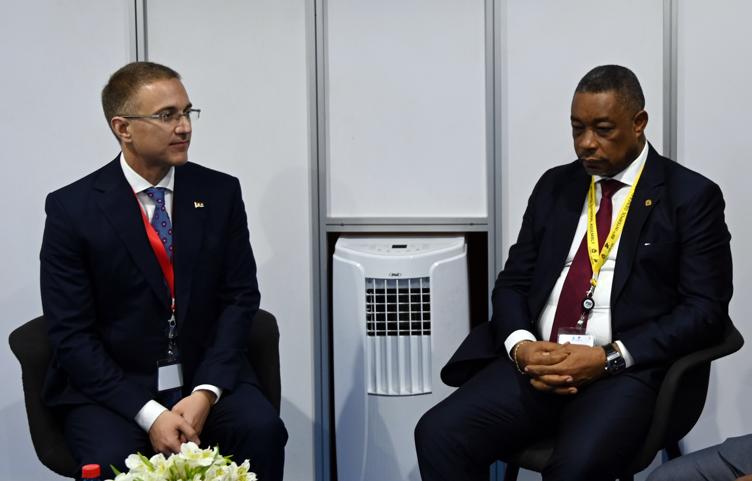 Mинистар Стефановић разговарао са министром унутрашњих послова Републике Анголе Еуженијом Лаборињом