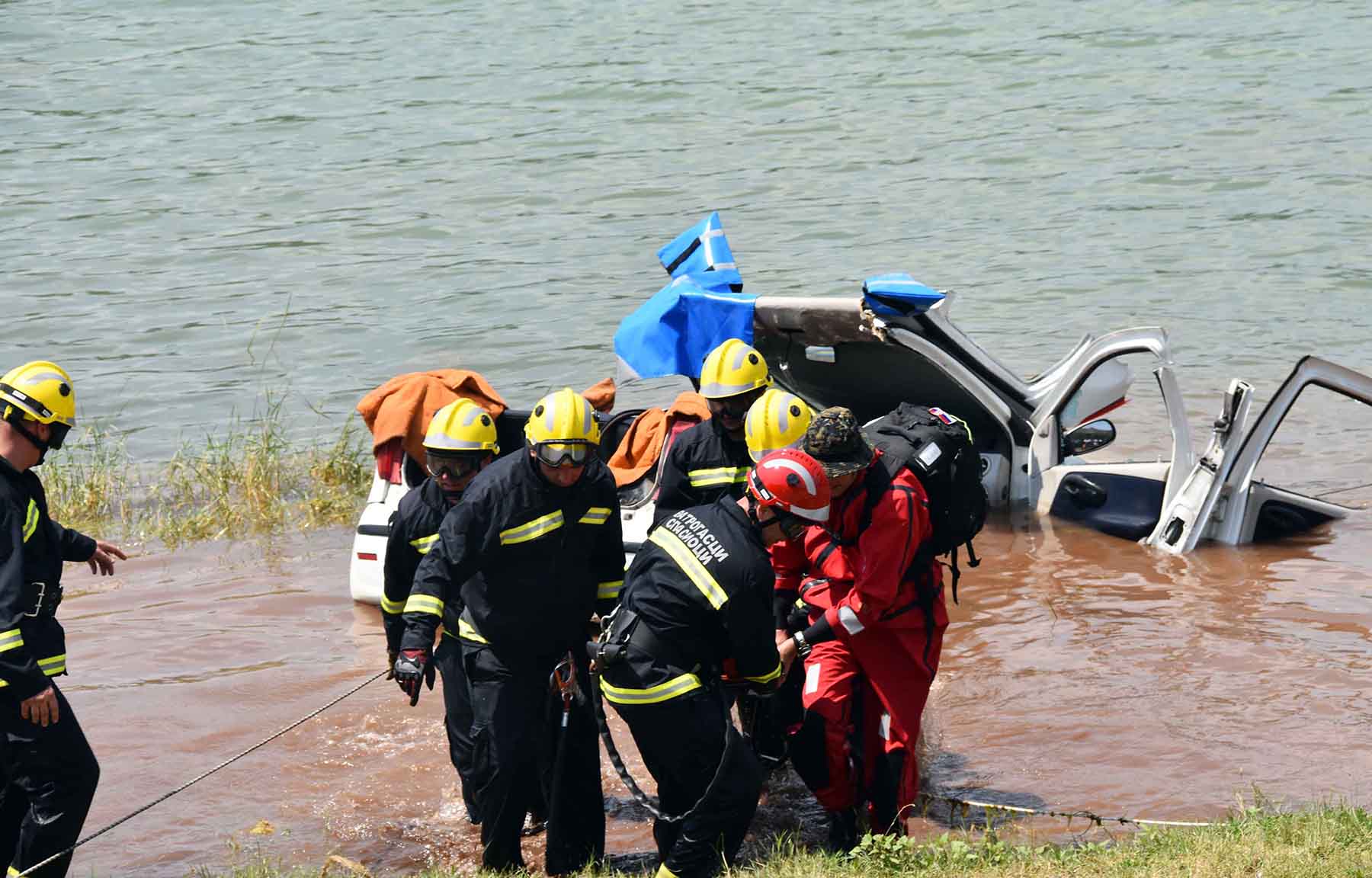 На Бованском језеру одржана показна вежба спасилачких тимова из седам земаља