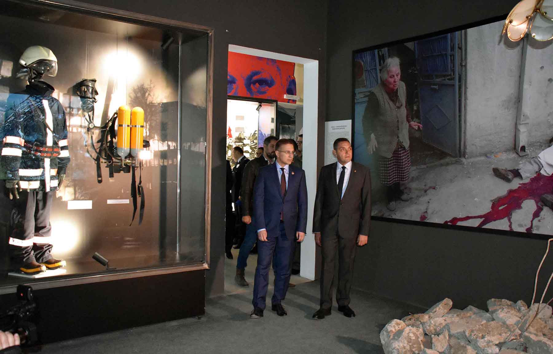 Stefanović i Vulin obišli izložbu „Odbrana 78“ u Muzeju grada Beograda