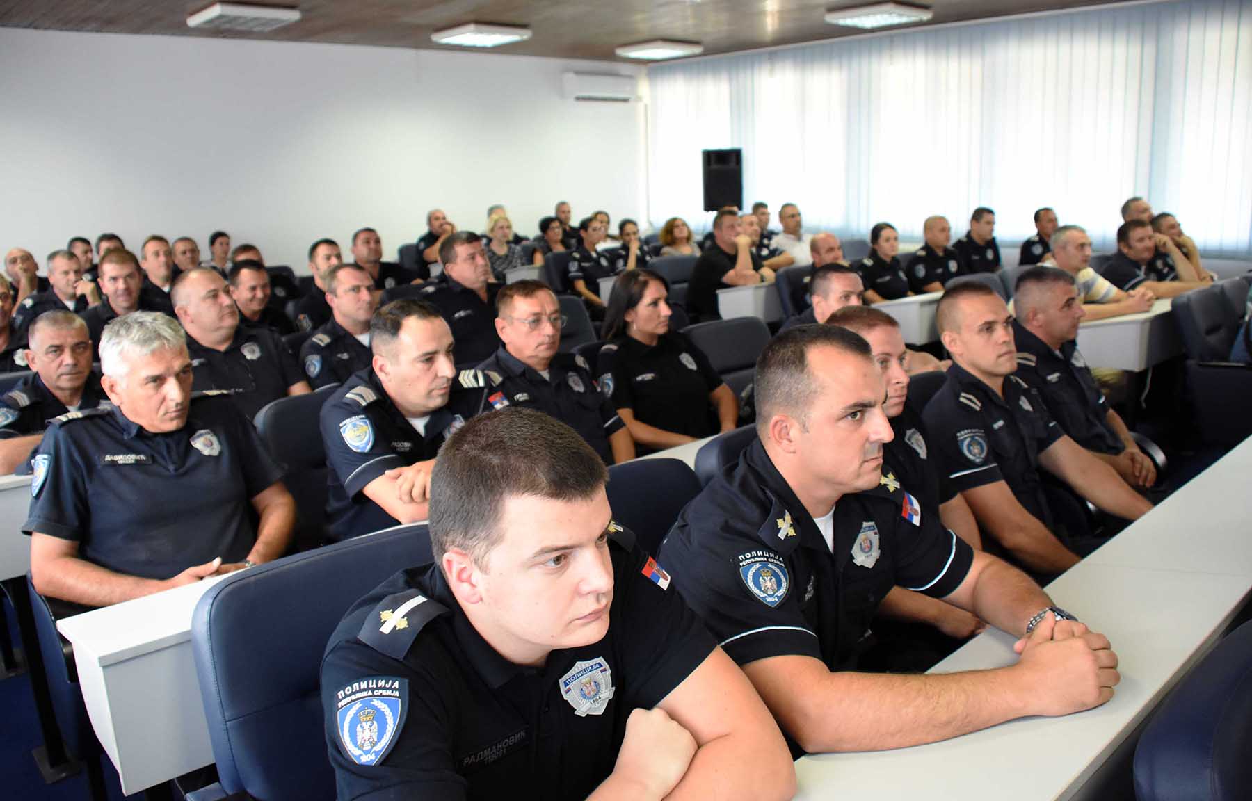 Ministar Stefanović razgovarao sa policijskim službenicima Policijske stanice Majdanpek