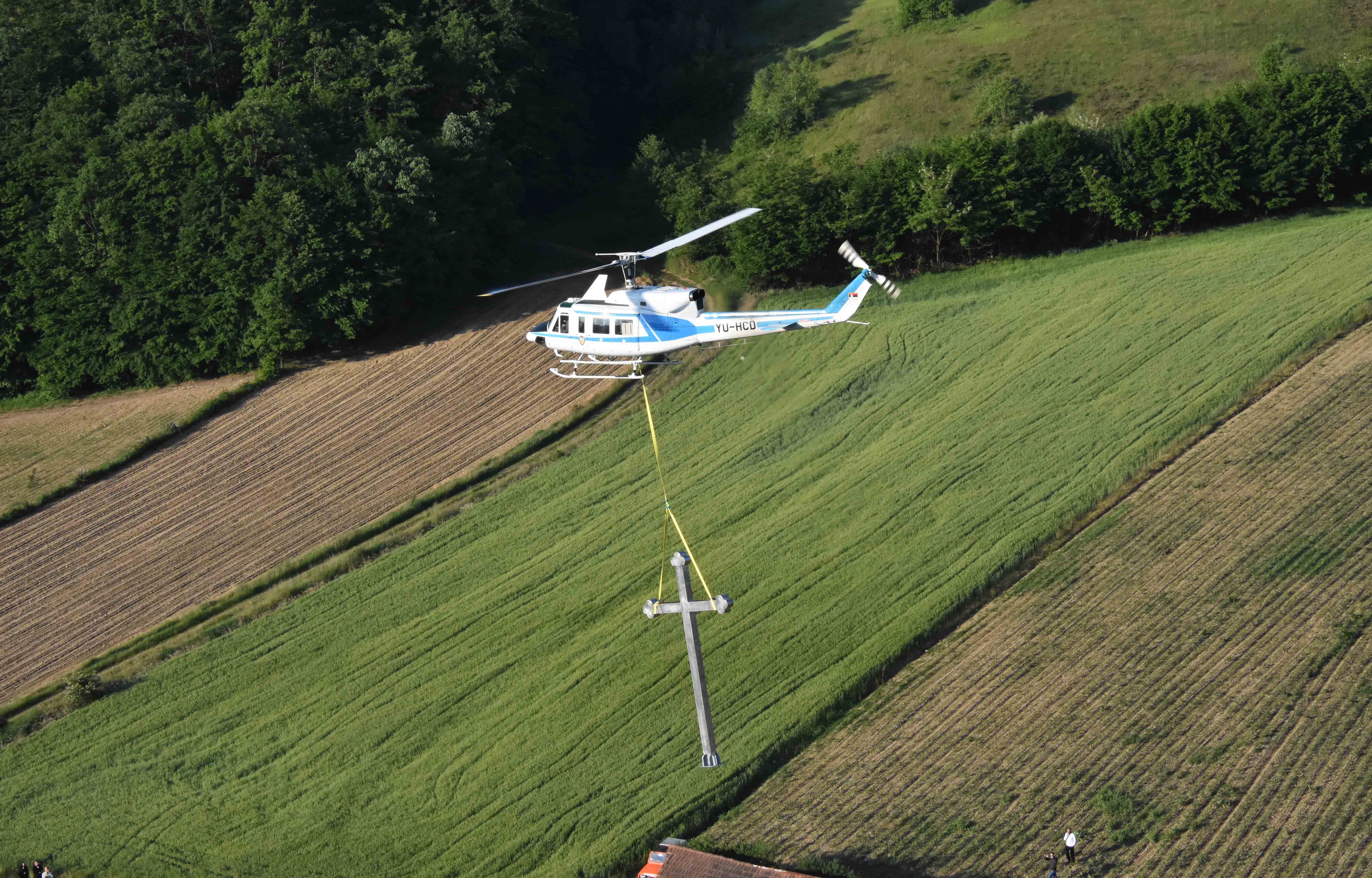Припадници Хеликоптерске јединице учествовали у подизању крста на брду Бојчица