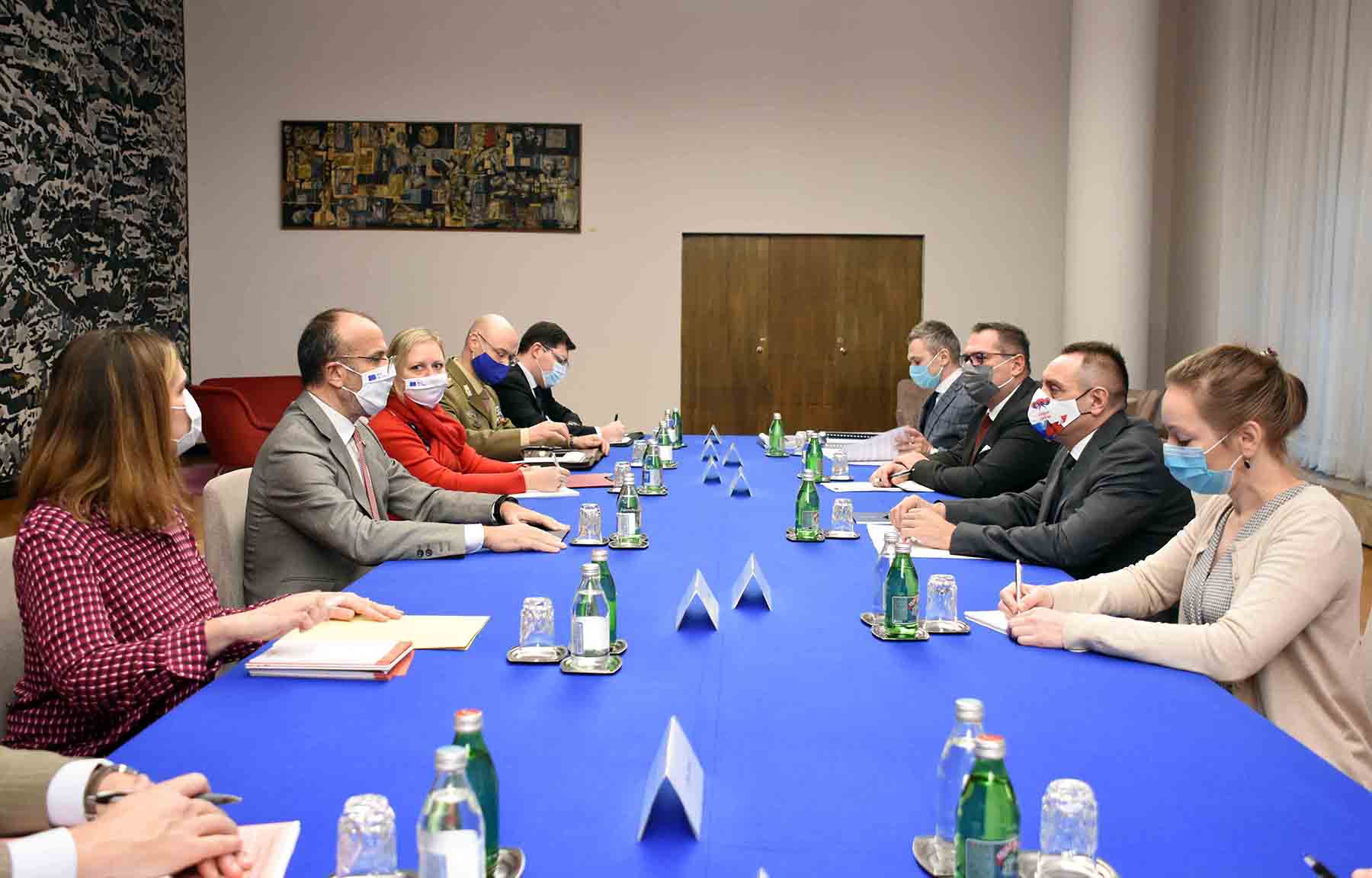 Ministar Vulin i ambasador Fabrici o procesu evropskih integracija