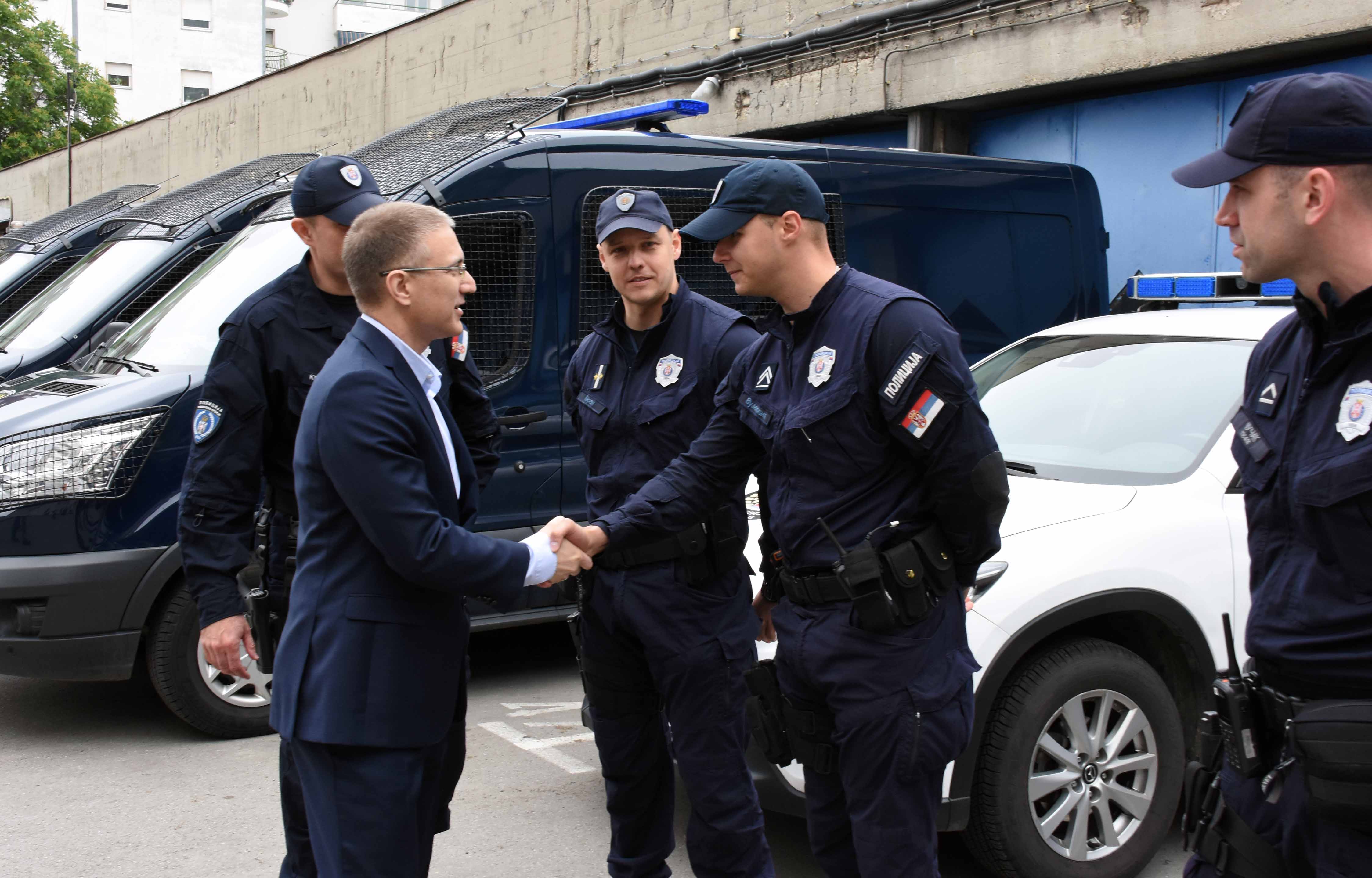 Стефановић поручио да од полиције очекује да зада оштар и одлучан ударац нарко-мафији