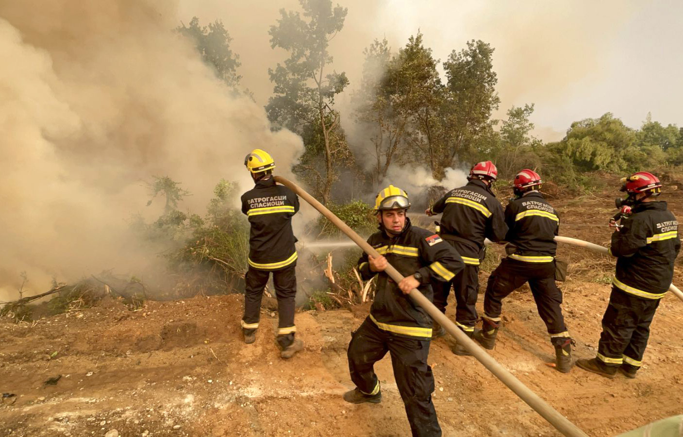 Припадници МУП-а настављају своје ангажовање на локализацији и гашењу пожара у Грчкој