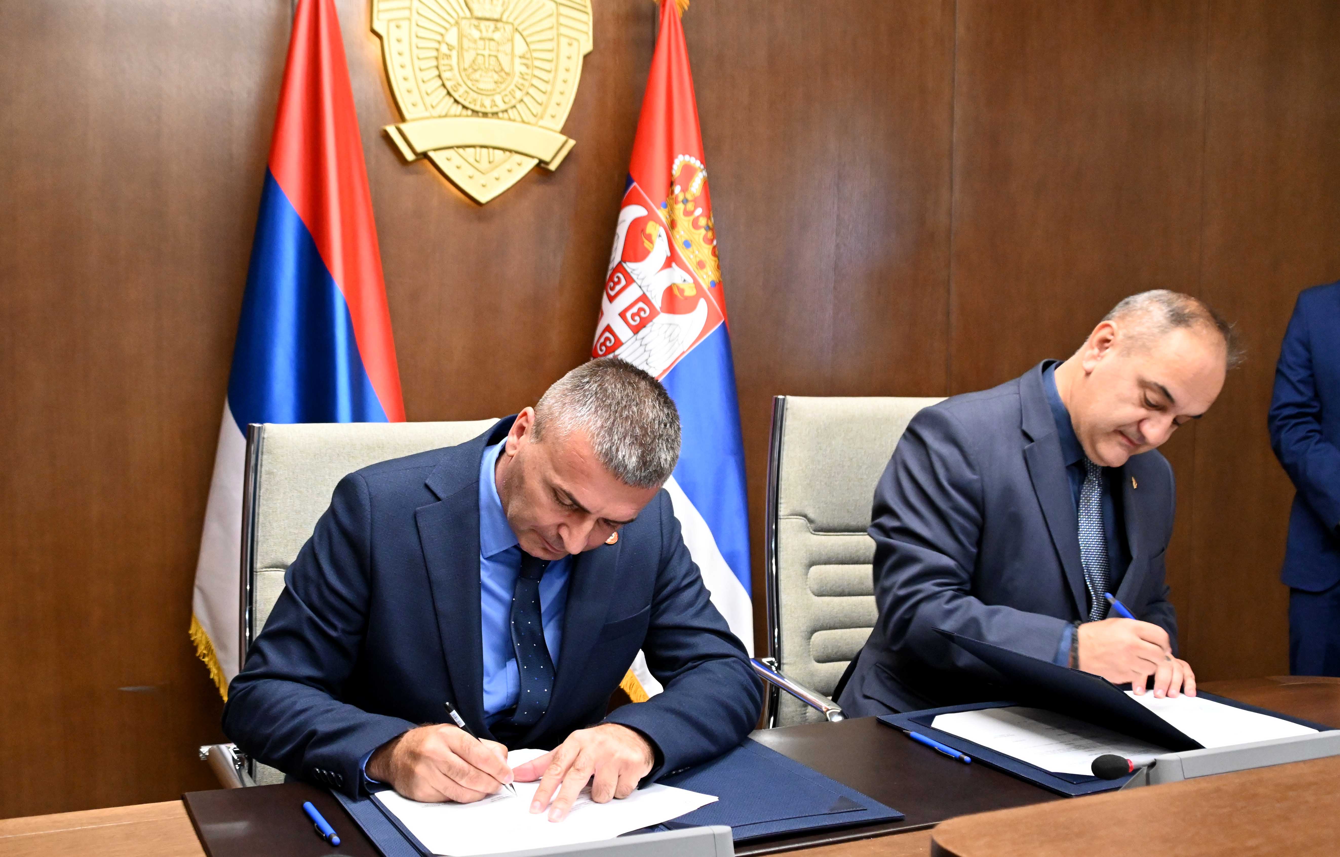Potpisan ugovor o kupoprodaji helikoptera Bell 206 B MUP-a Republike Srbije i Republičke uprave civilne zaštite Republike Srpske