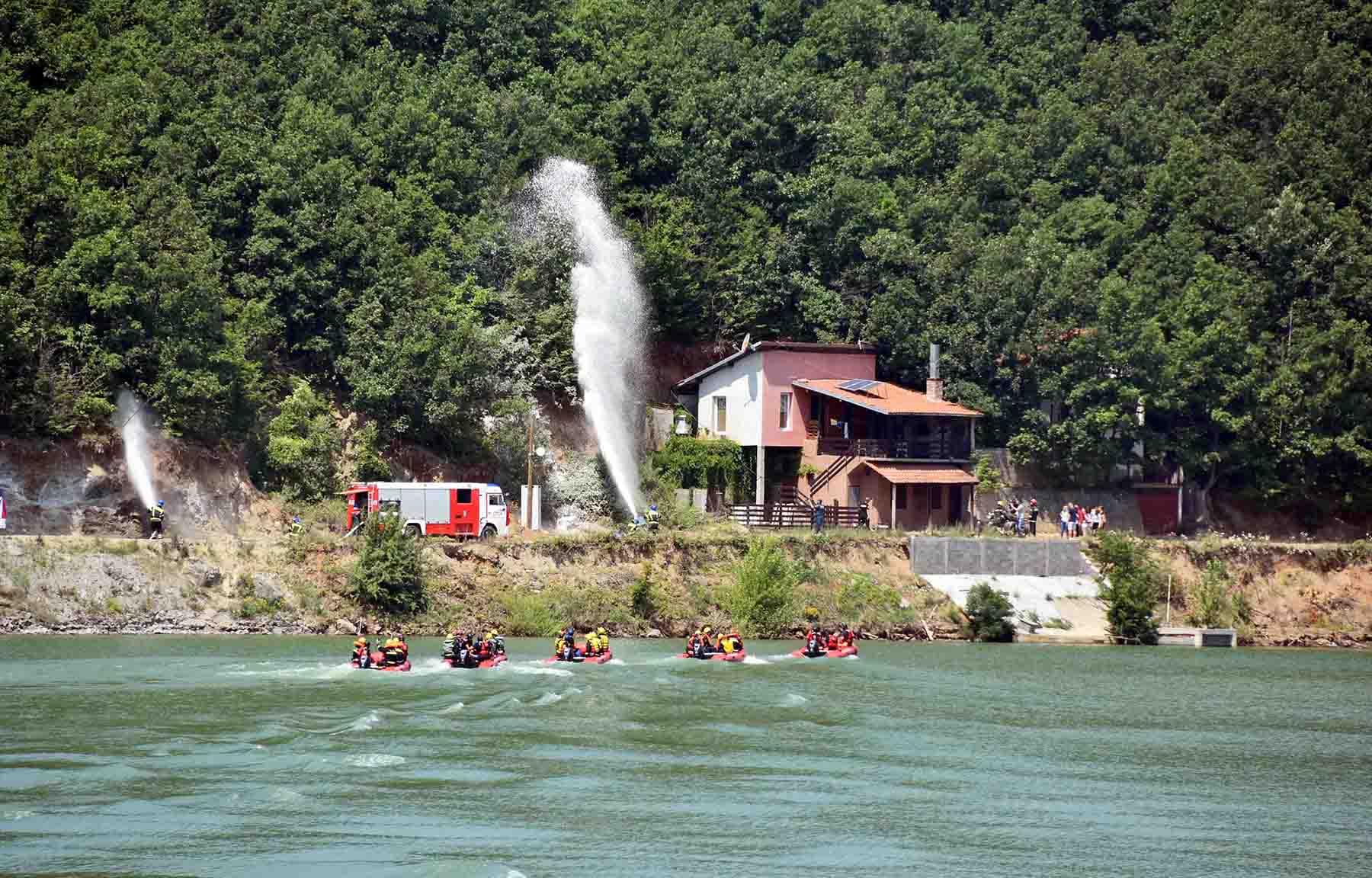 На Бованском језеру одржана показна вежба спасилачких тимова из седам земаља