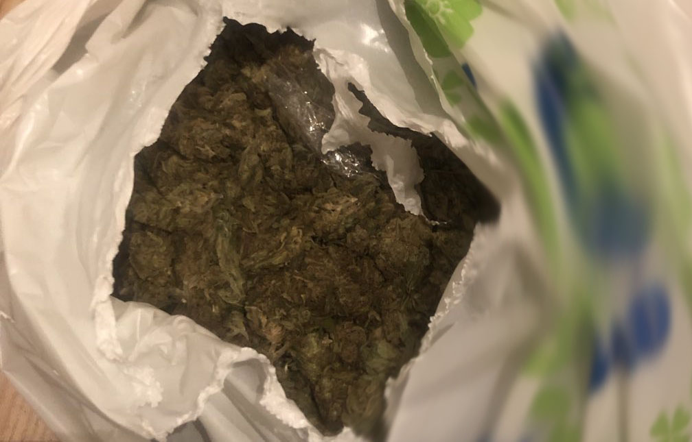 Policija je pretresom stana pronašla oko 1,1 kilogram marihune