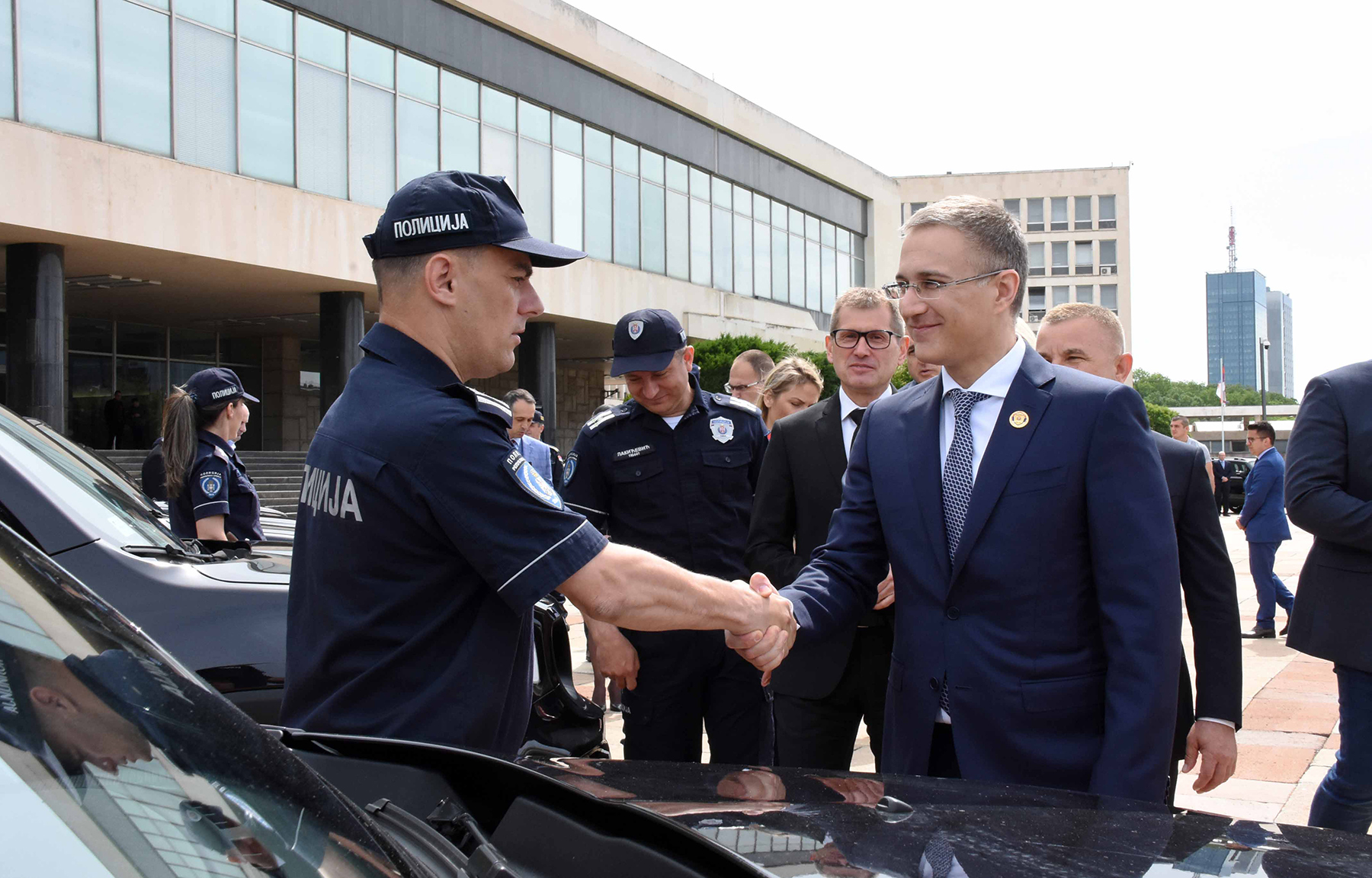 Ministar Stefanović prisustvovao primopredaji novog helikoptera H145M, i novih vozila