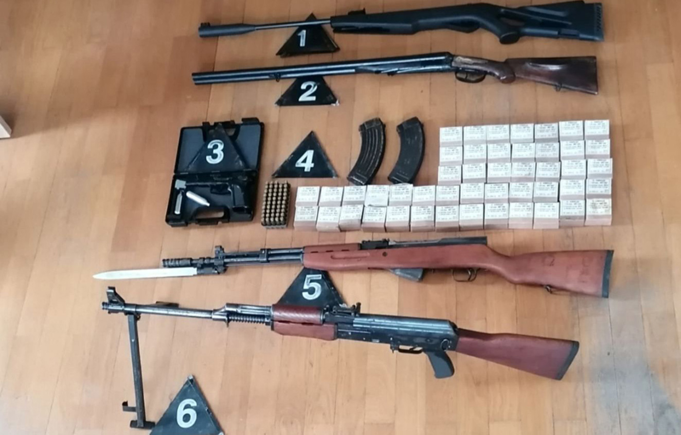 Zaplenjen puškomitralјez, razno oružje i municija u nelegalnom posedu
