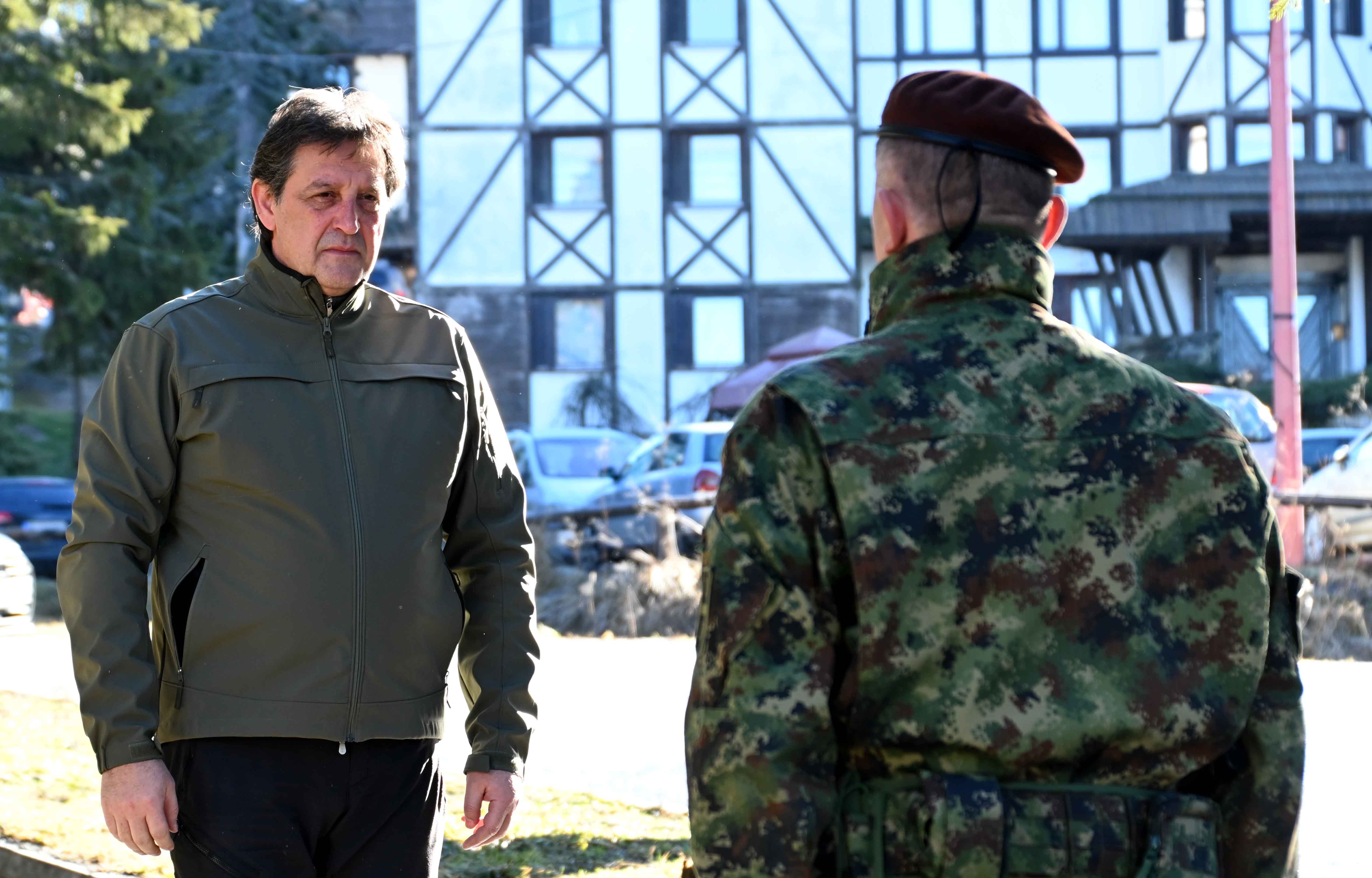 Ministar Bratislav Gašić poručio je na Kopaoniku da će predsednik i državno rukovodstvo učiniti sve da sačuvaju mir i stabilnost