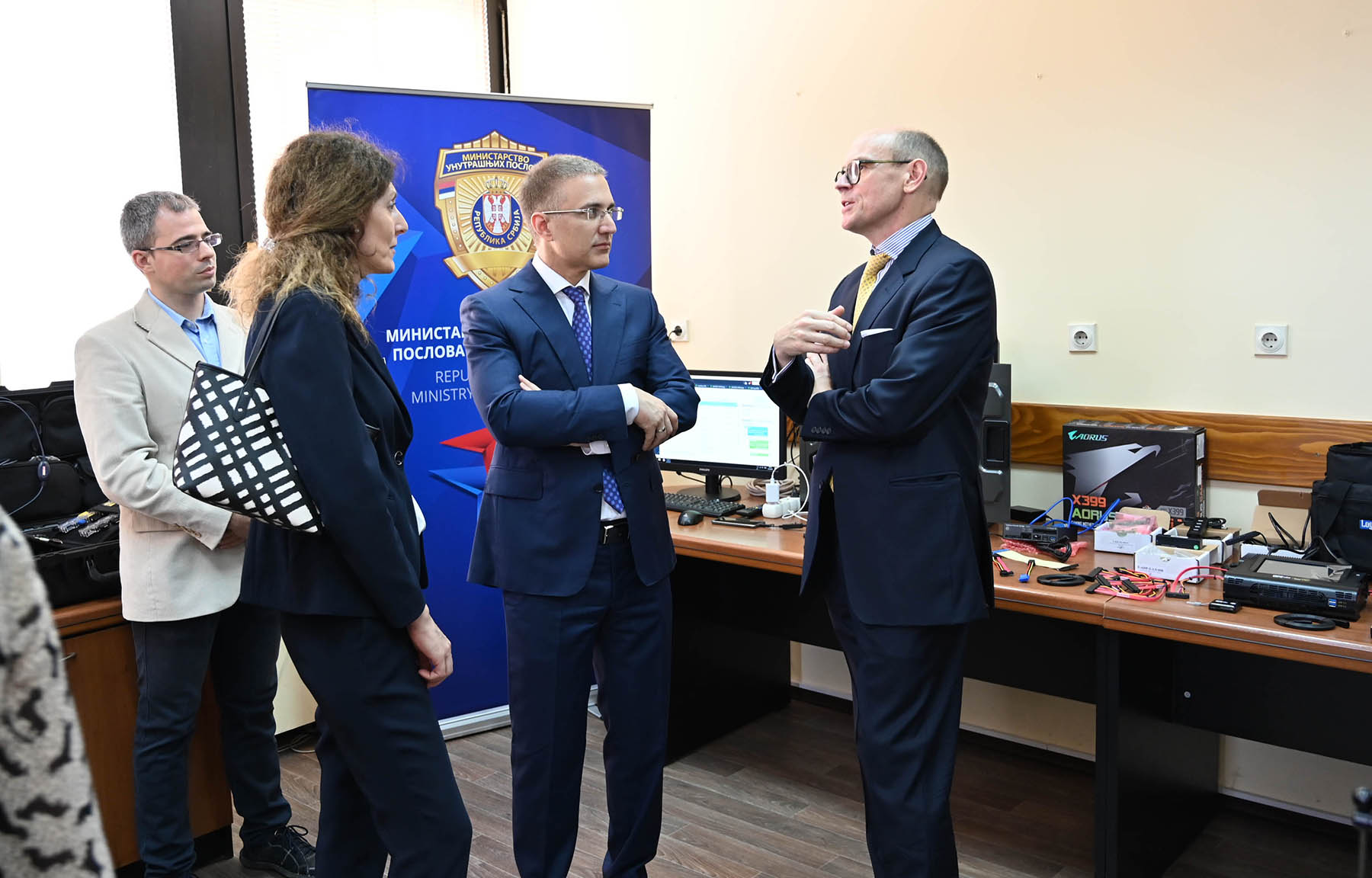 Ministar Stefanović zahvalio se norveškom ambasadoru Bjornstadu na donaciji Nacionalnom centru za kriminalističku forenziku