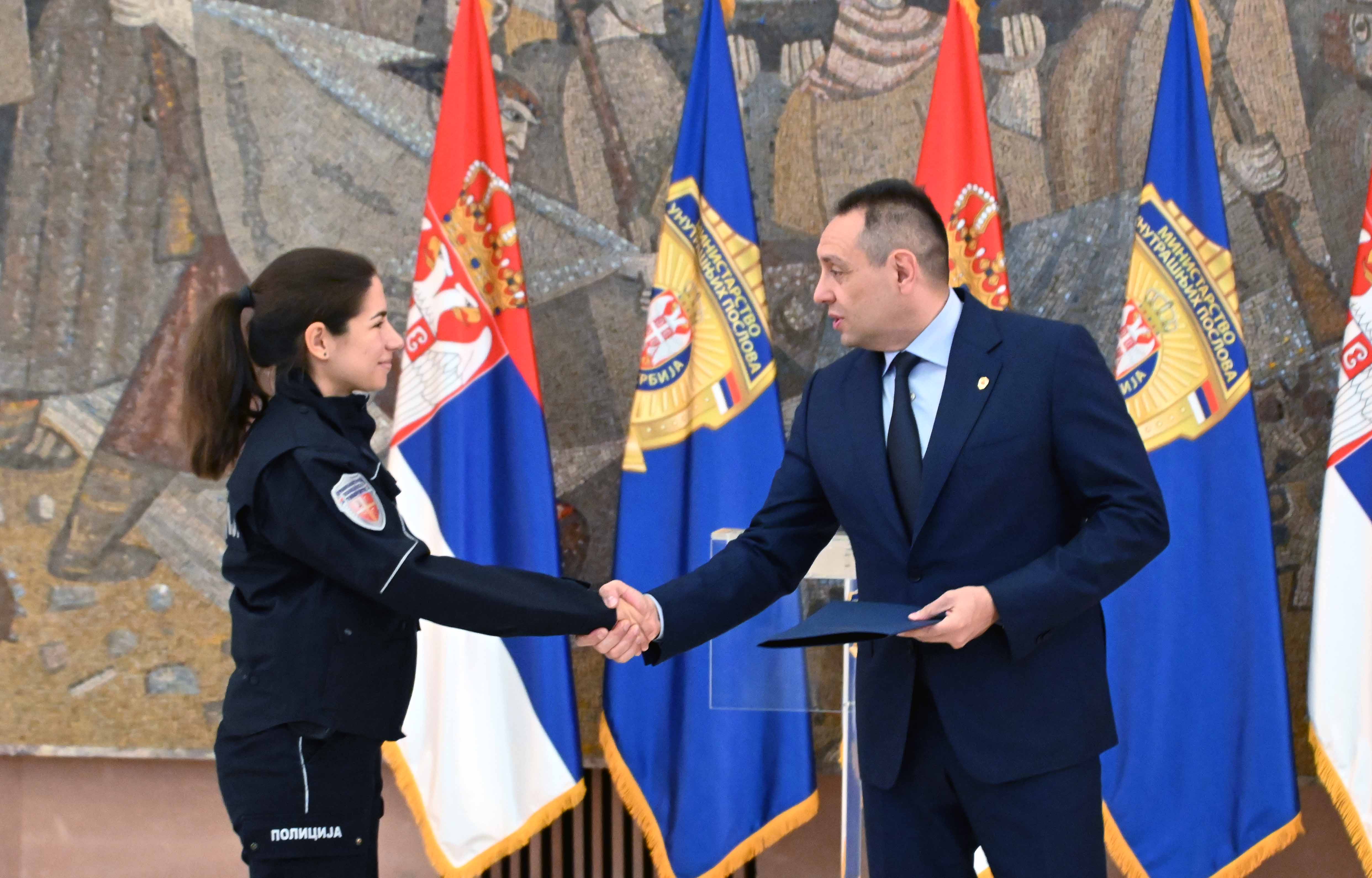 Ministar Vulin studentima KPU i polaznicima COPO: Služiti Srbiji, služiti narodu, služiti idealu pravde je nagrada sama po sebi