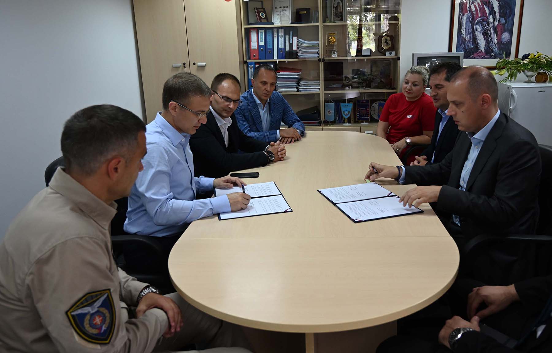 Stefanović i Lončar potpisali Ugovor koji definiše zajedničko delovanje pripadnika Helikopterske jedinice i Hitne pomoći