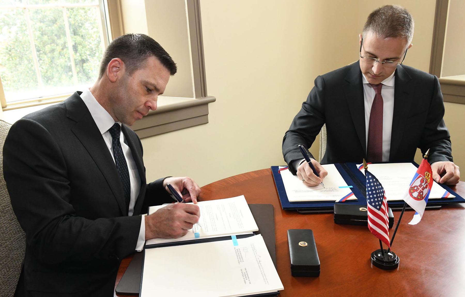 Stefanović i Mekalinen potpisali Memorandum o razumevanju između Vlade SAD i Vlade Republike Srbije
