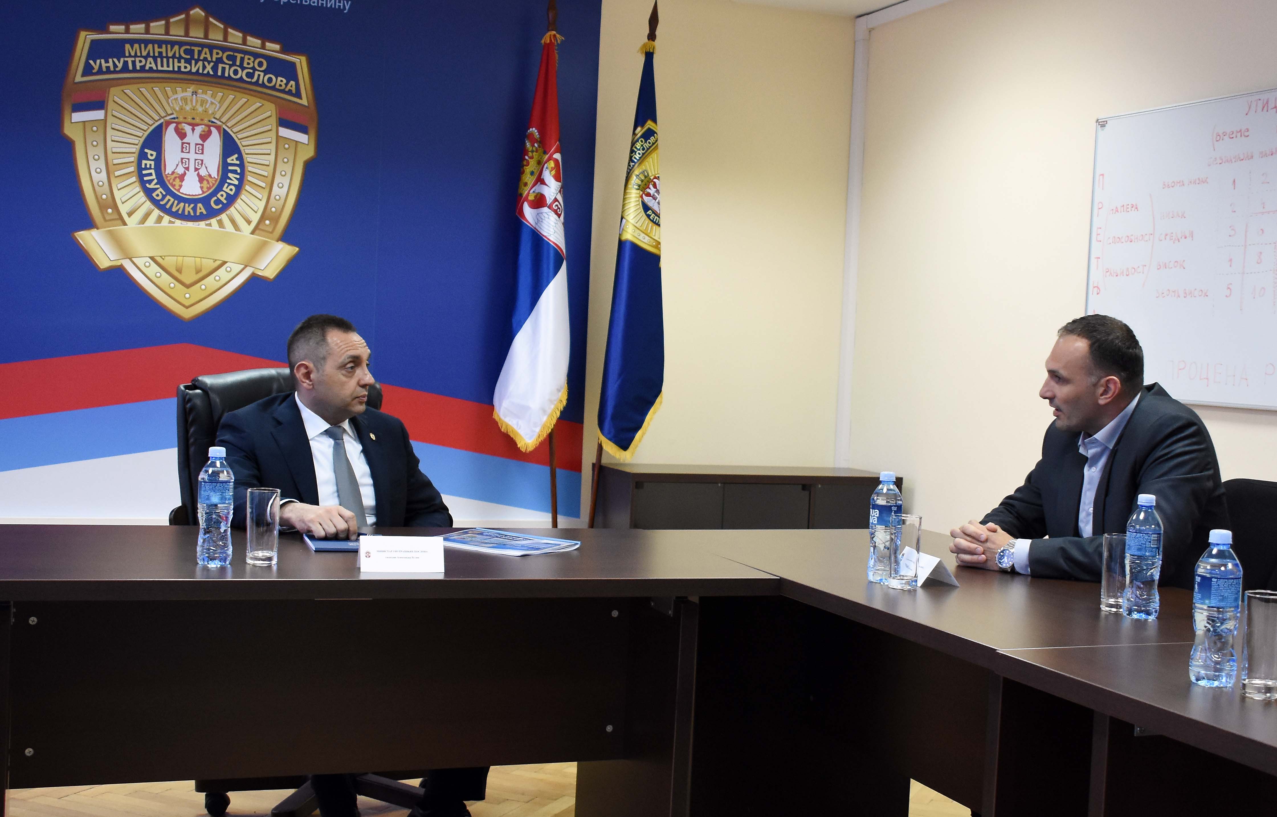 Министар Вулин: Безбедне и мирне улице циљ и полиције и локалне самоуправе