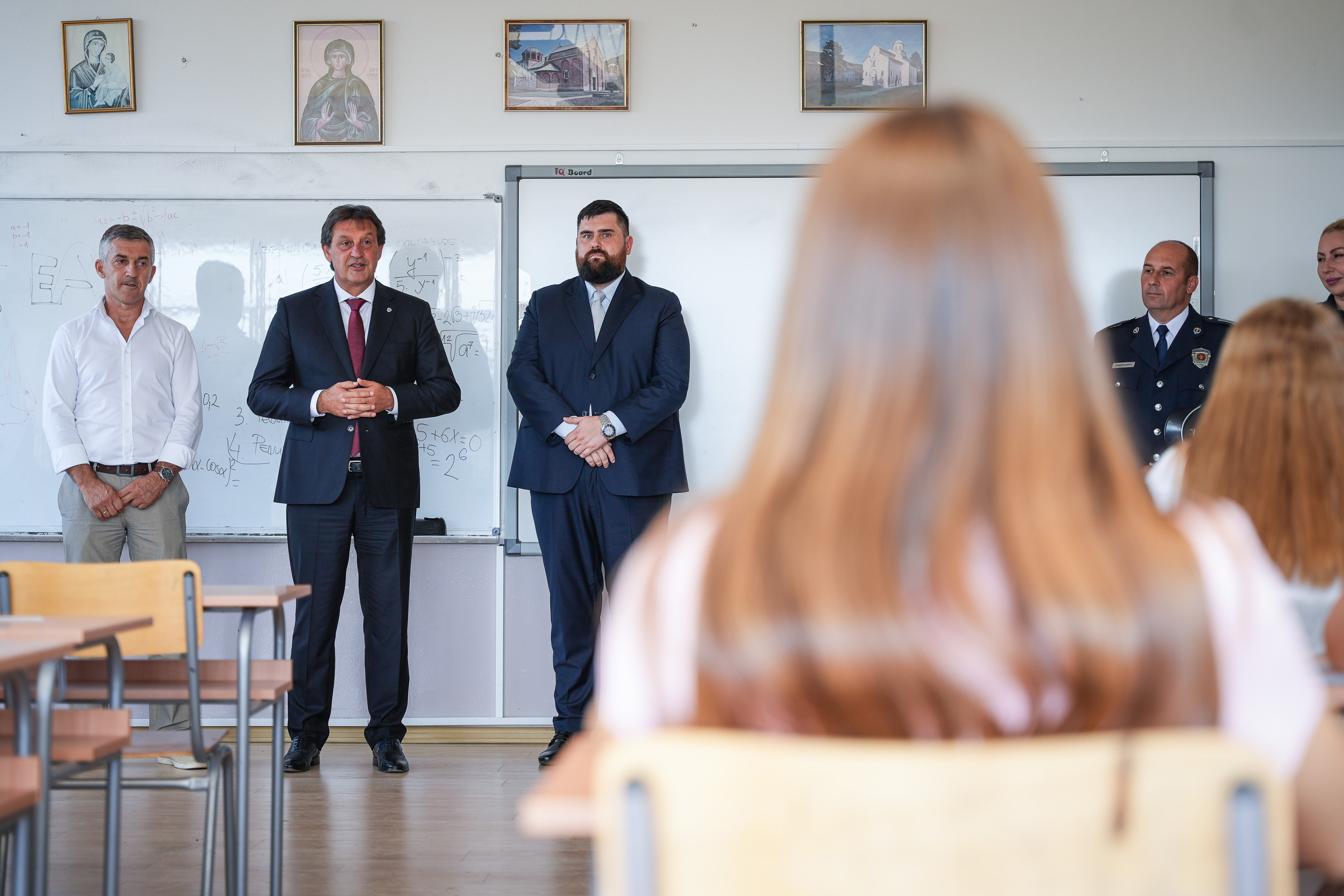 Министар Гашић пожелео ученицима срећан и безбедан почетак школске године