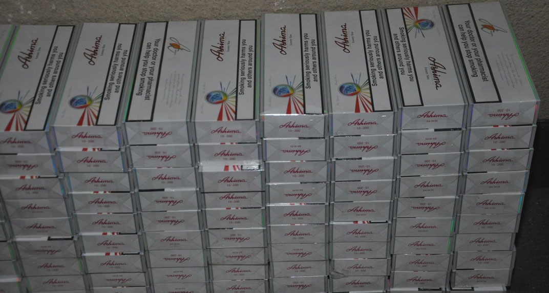 Zaplenjeno 4.000 paklica cigareta bez akciznih markica