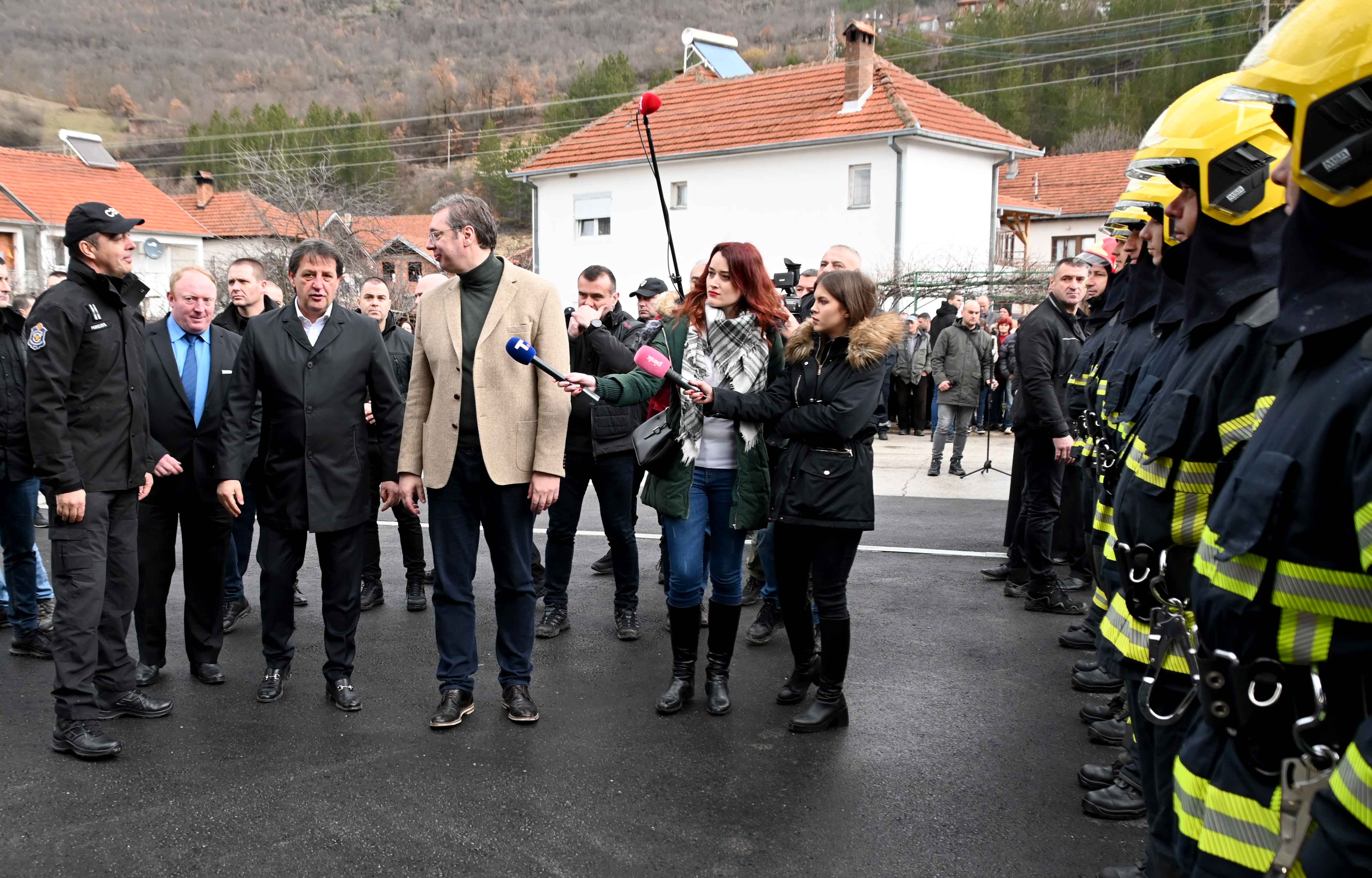 Министар Гашић је заједно са председником Републике Србије Александром Вучићем обишао новоизграђени објекат СВС-а у Трговишту
