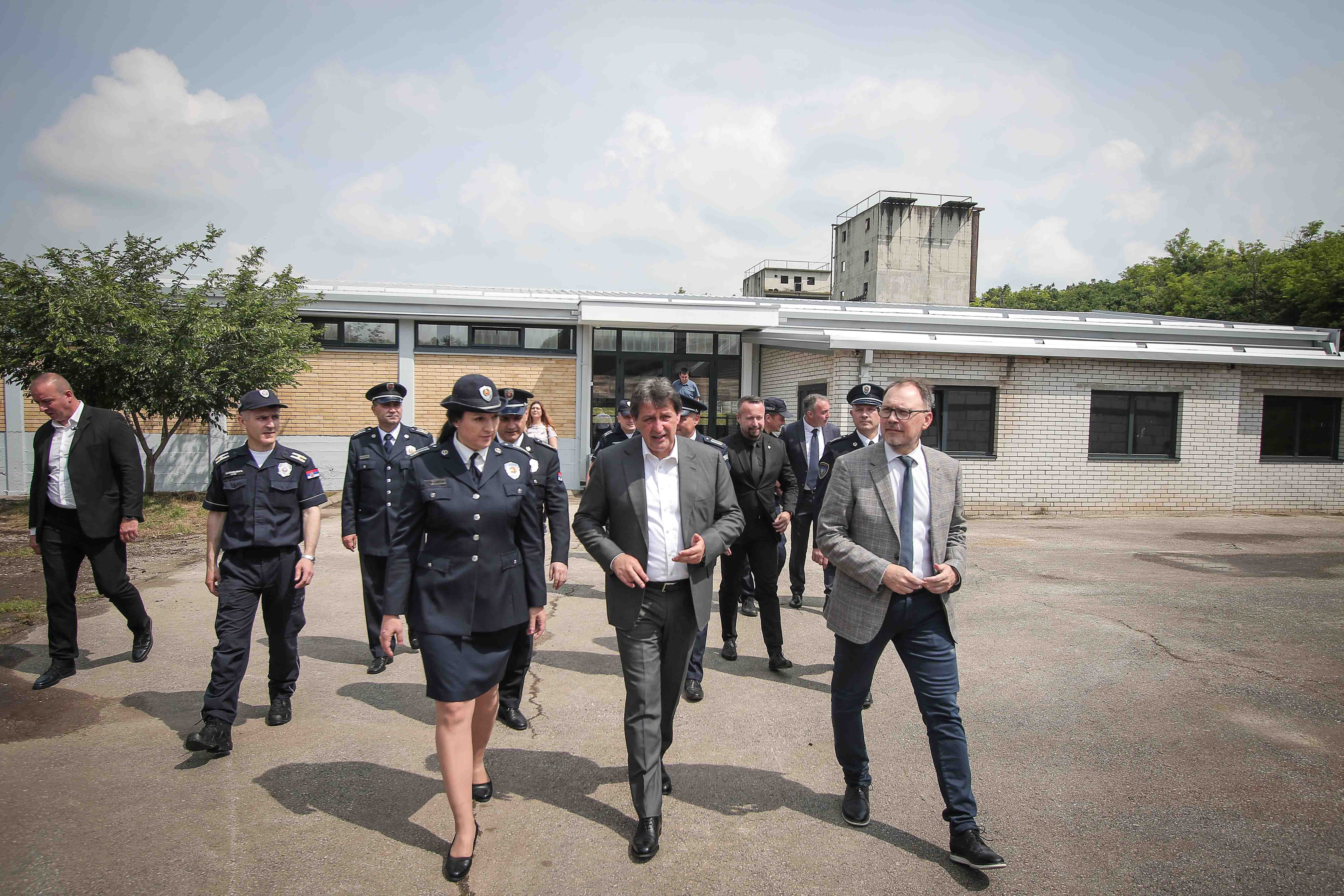 Министар унутрашњих послова Братислав Гашић обишао реновирани објекат полицијске станице у Кули, као и Наставни центар у овом месту