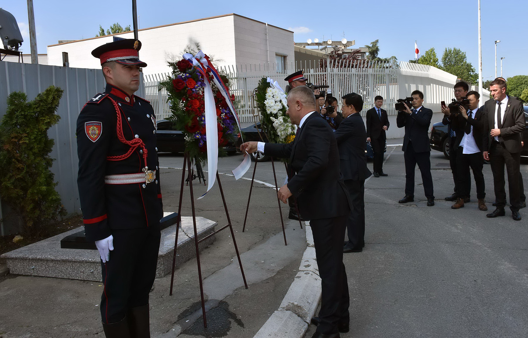 Miličković i Džao Kedži položili vence na mestu bombardovane zgrade kineske ambasade u Novom Beogradu