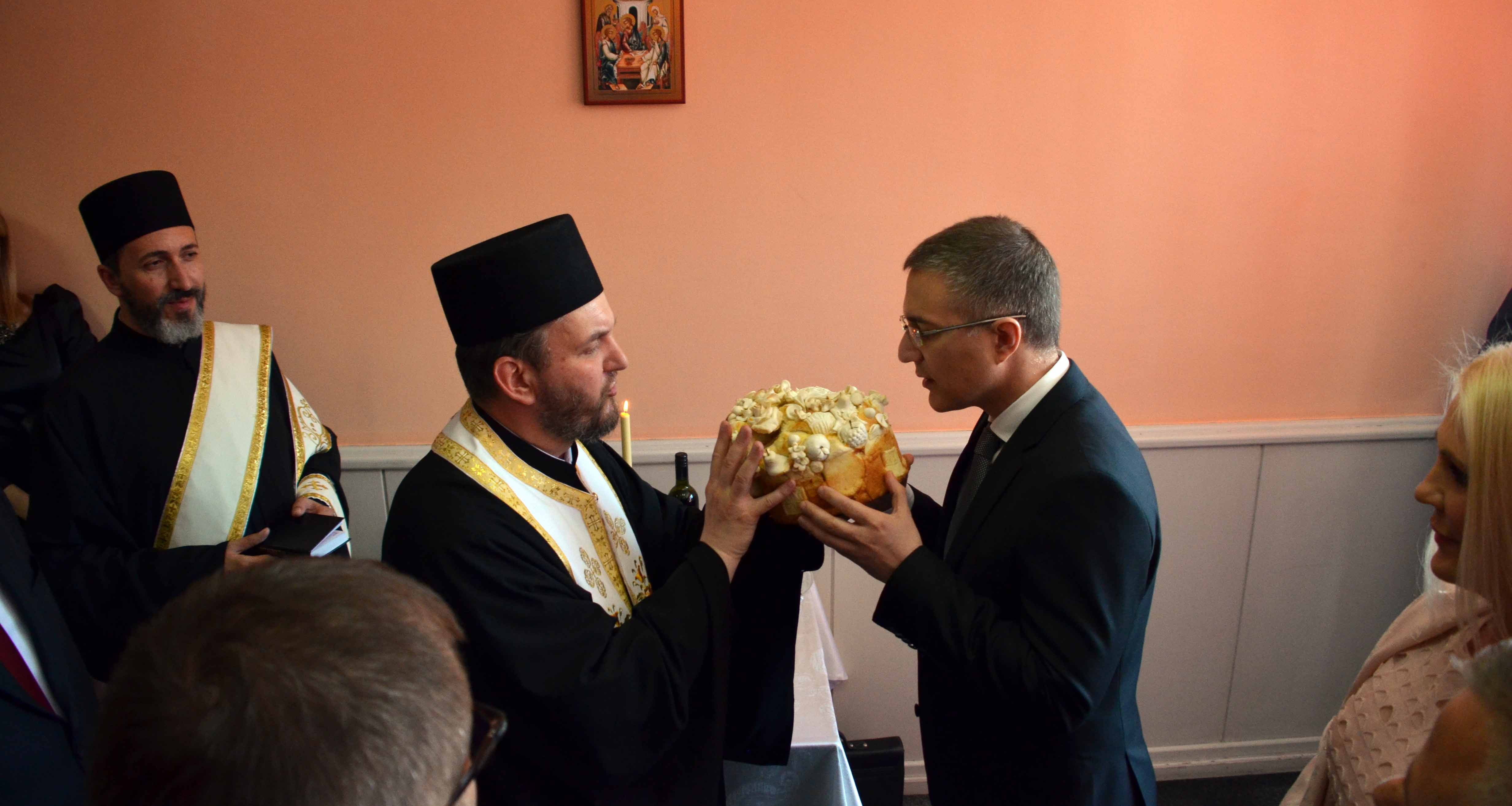 Sečenjem slavskog kolača u Nišu i polaganjem venaca, započeta svečanost obeležavanja dana MUP-a