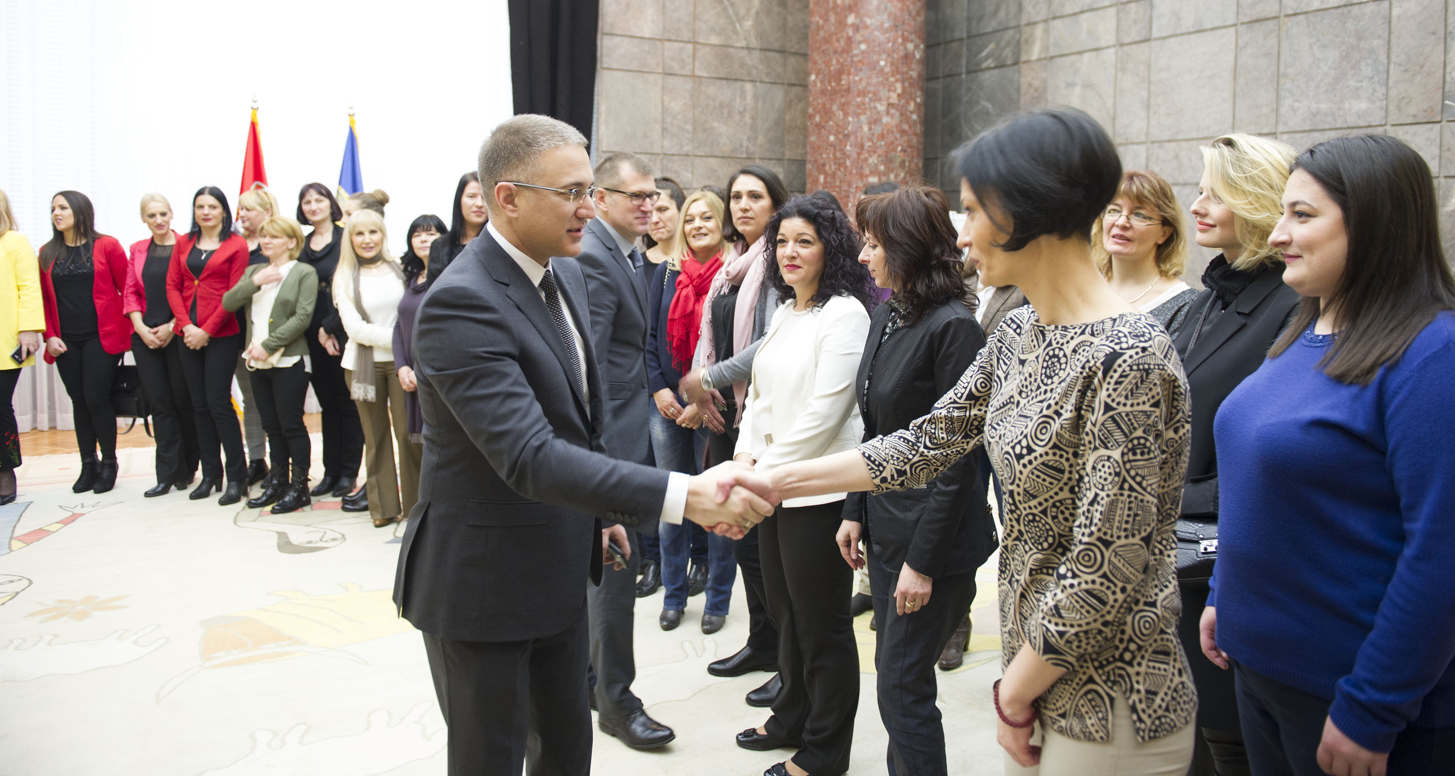 Ministar Stefanović čestitao praznik svim damama u Srbiji