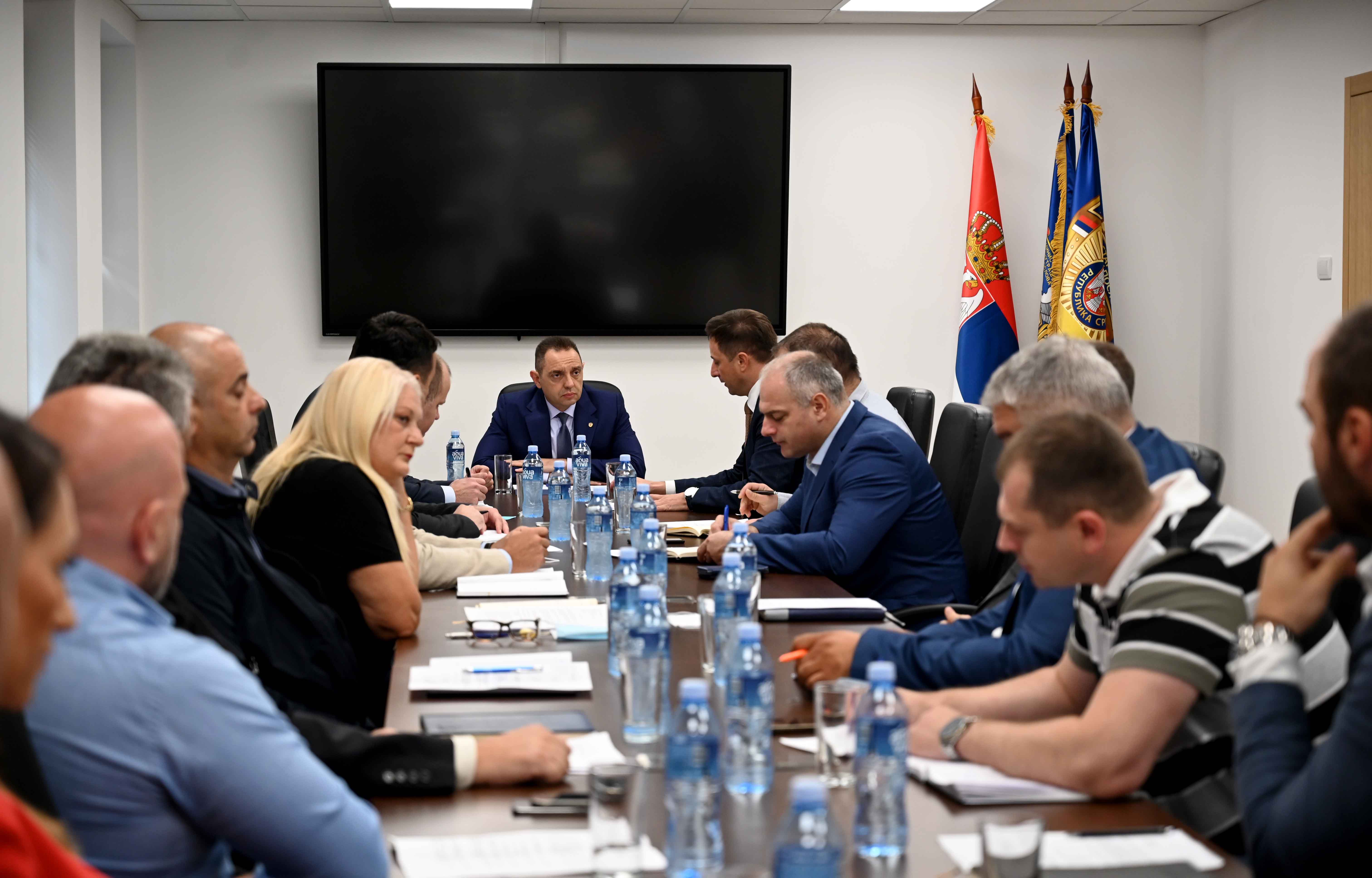 Министар Вулин честитао београдској полицији на брзом и ефикасном расветљавању случаја отмице у Београду