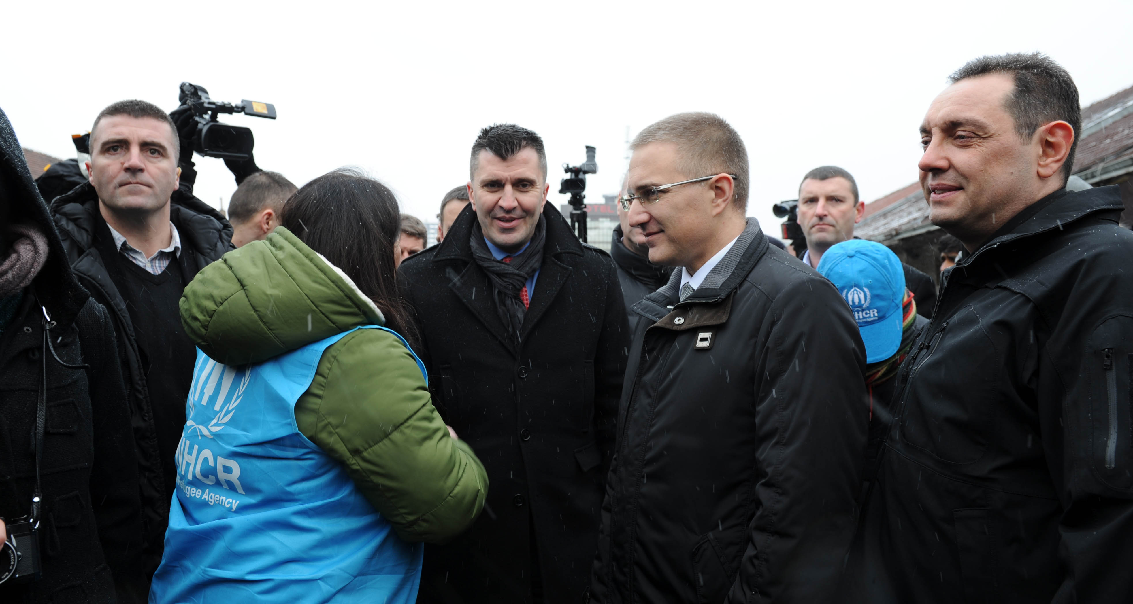 Stefanović zamolio migrante da pređu u prihvatne centre 