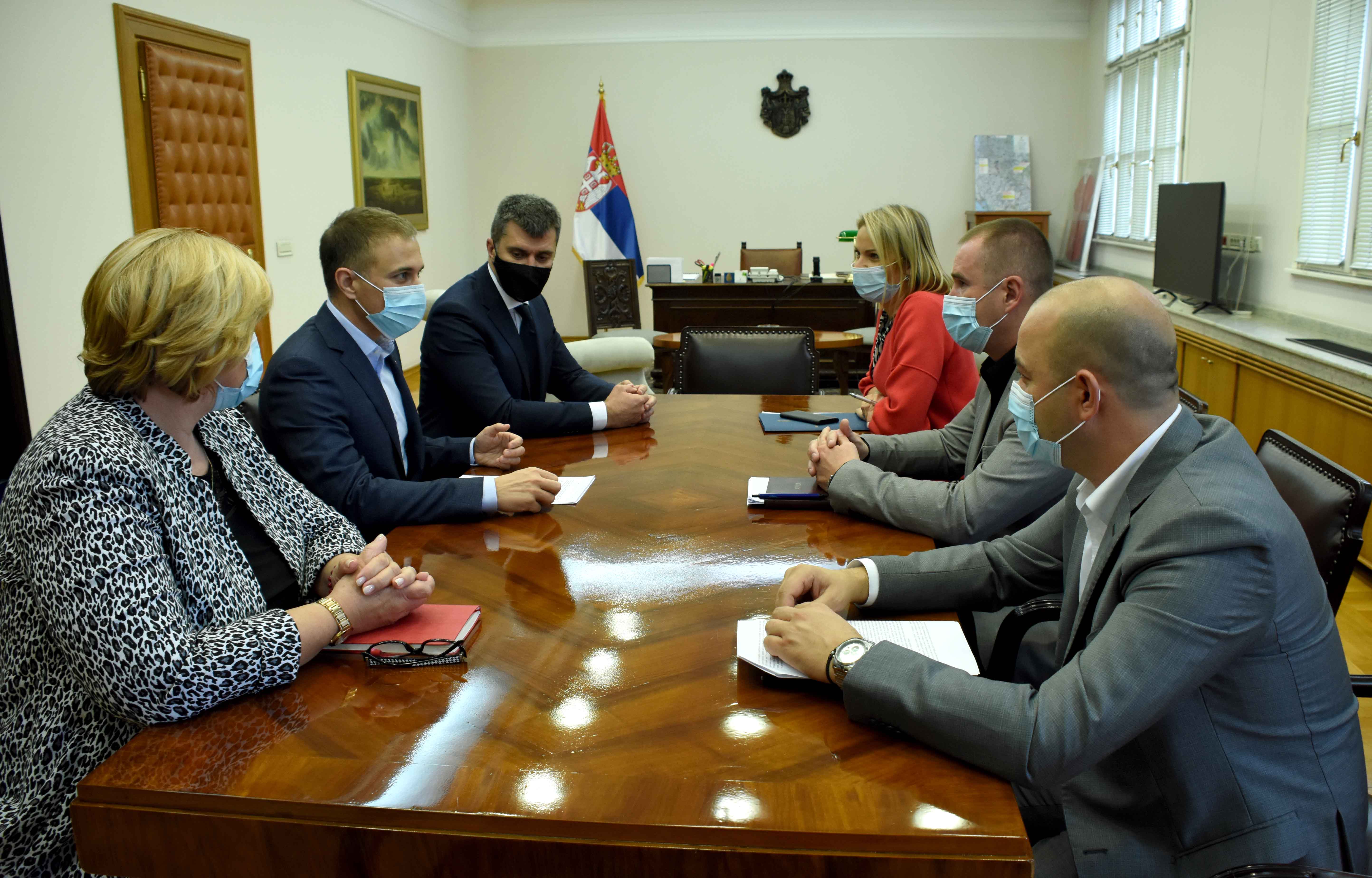 	Ministar Stefanović razgovarao sa ministrom Zoranom Đorđevićem i predstavnicima Nezavisnog sindikata policije