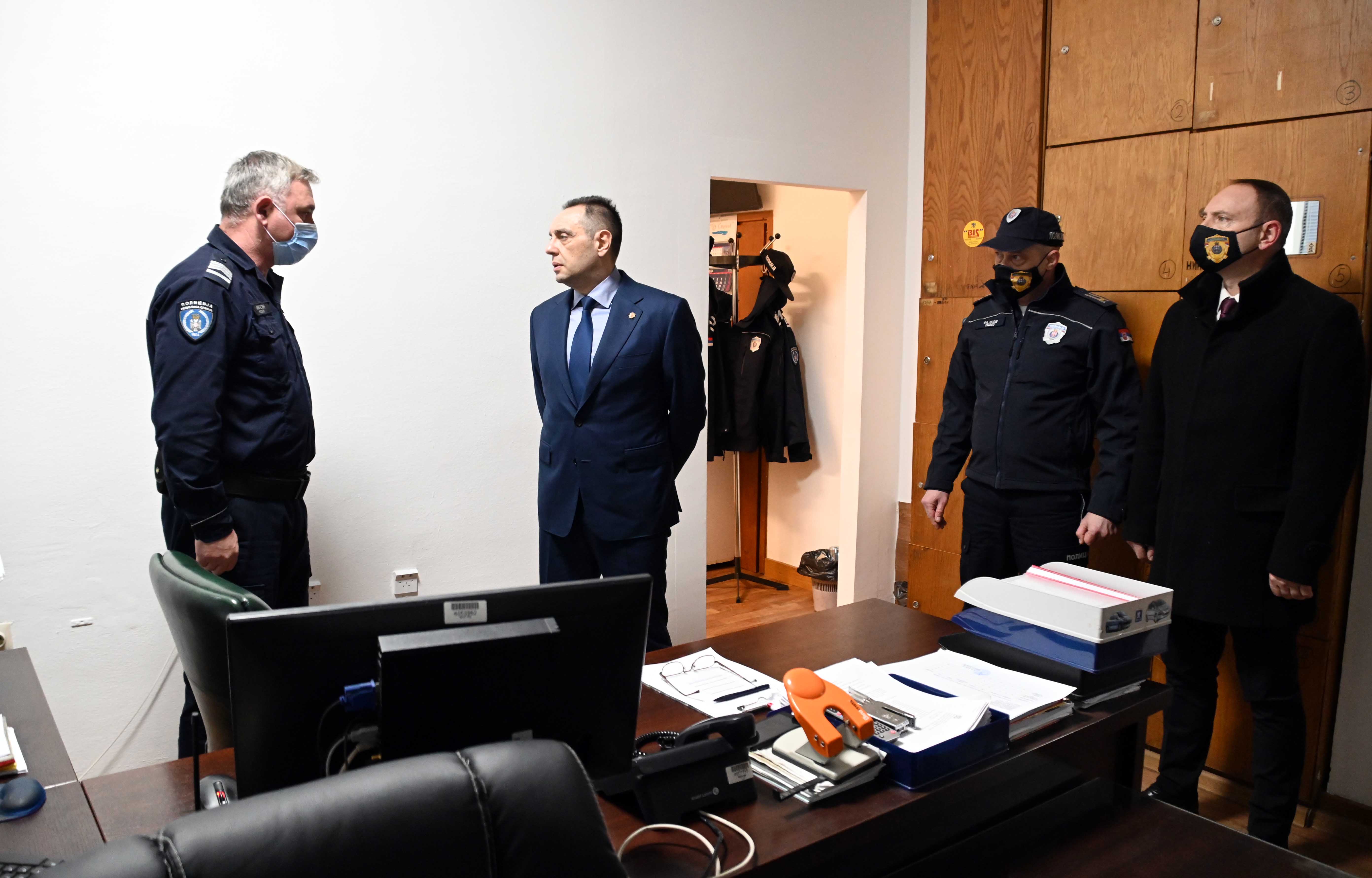 Ministar Vulin obišao PU Kikinda: Za srpsku policiju ne postoji krupan i sitan kriminal, hoću da se obični lјudi osećaju sigurno