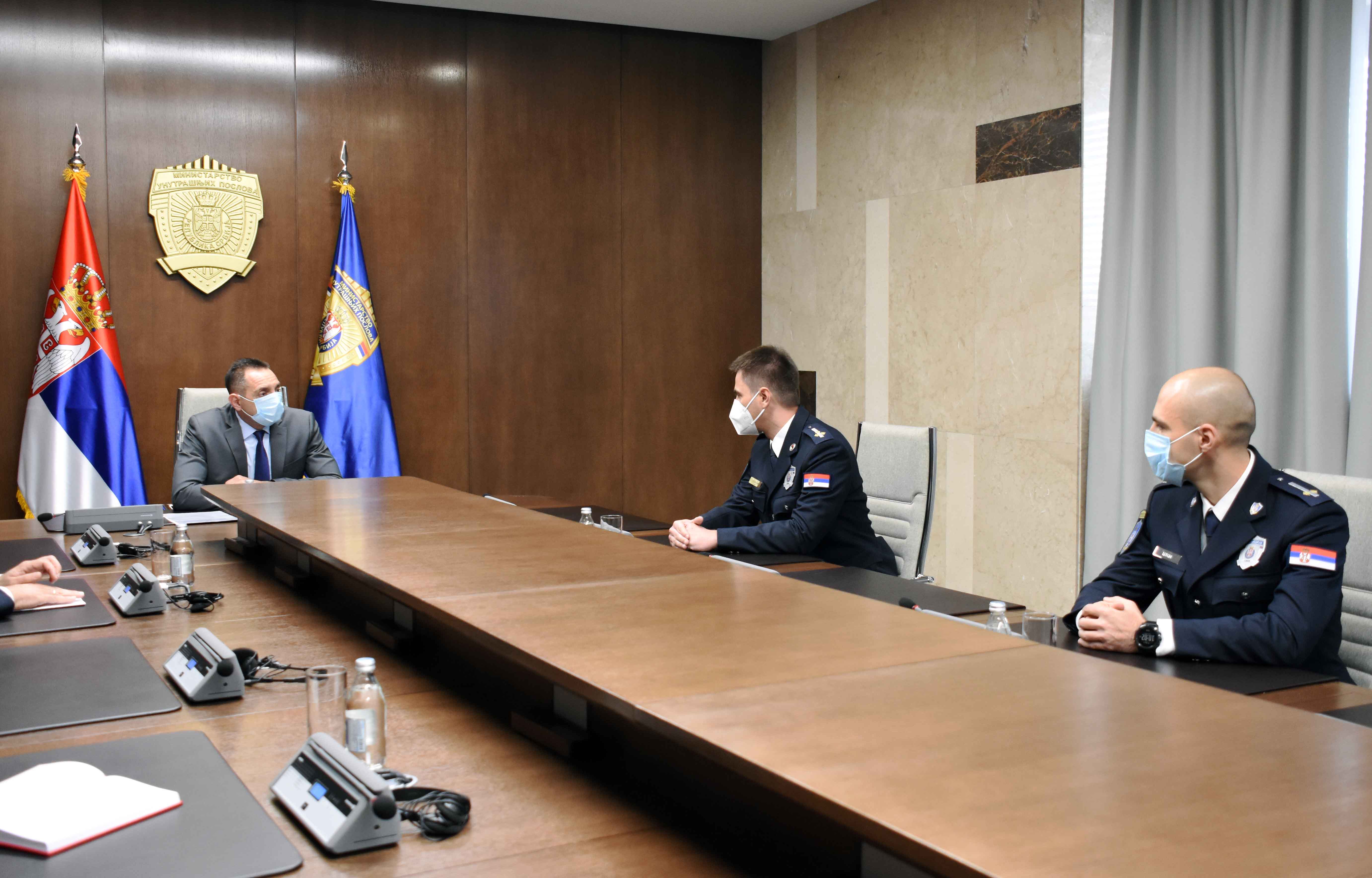 Ministar Vulin razgovarao sa pripadnicima policije koji će zameniti kolege u mirovnoj operaciji UN na Kipru