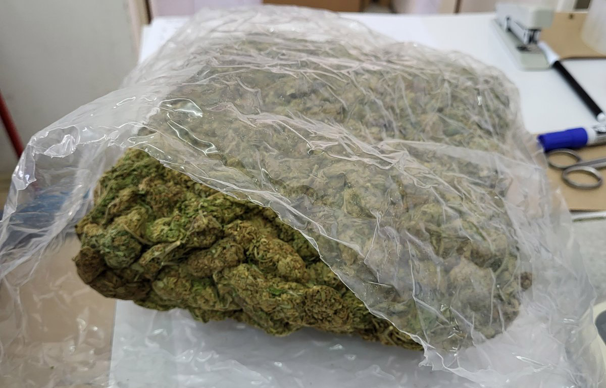 Na Graničnom prelazu Gradina, pregledom teretnog motornog vozila pronađeno više od 70 kilograma marihuane