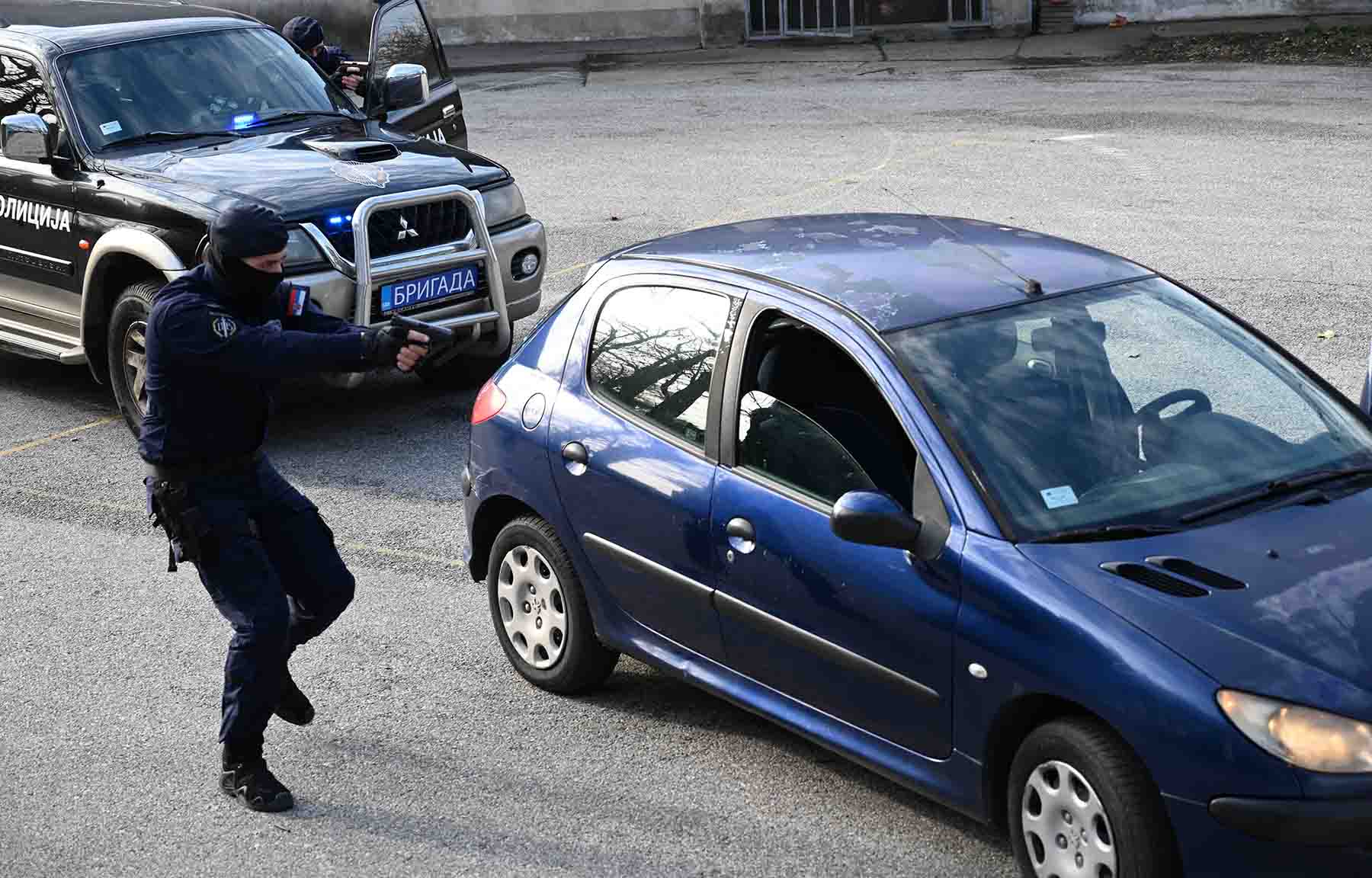 Ministar Vulin: Ni jedan policajac ne izlazi na ulicu da bi se tukao