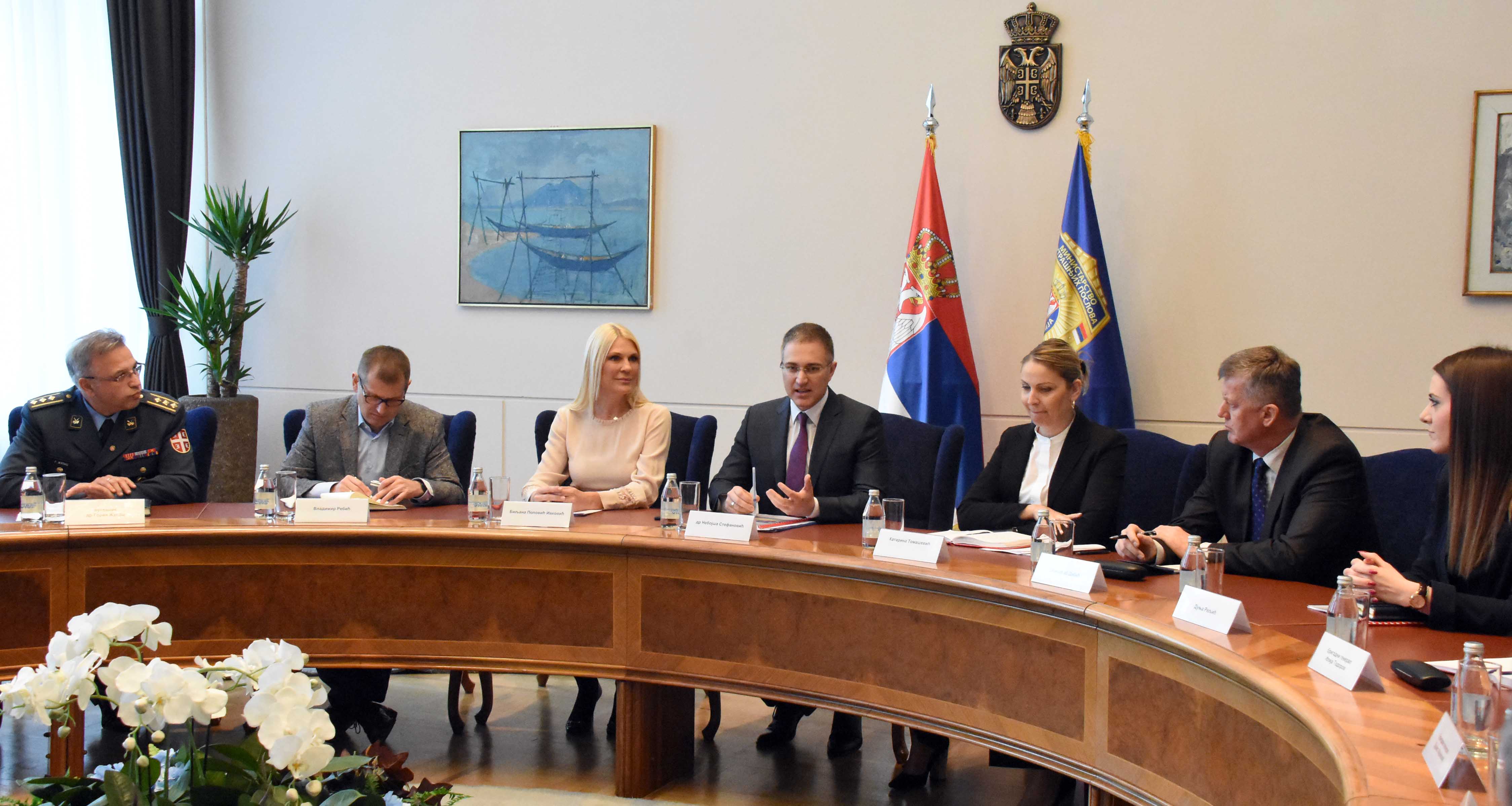 Ministar Stefanović razgovarao sa polaznicima 7. klase Visokih studija bezbednosti i odbrane