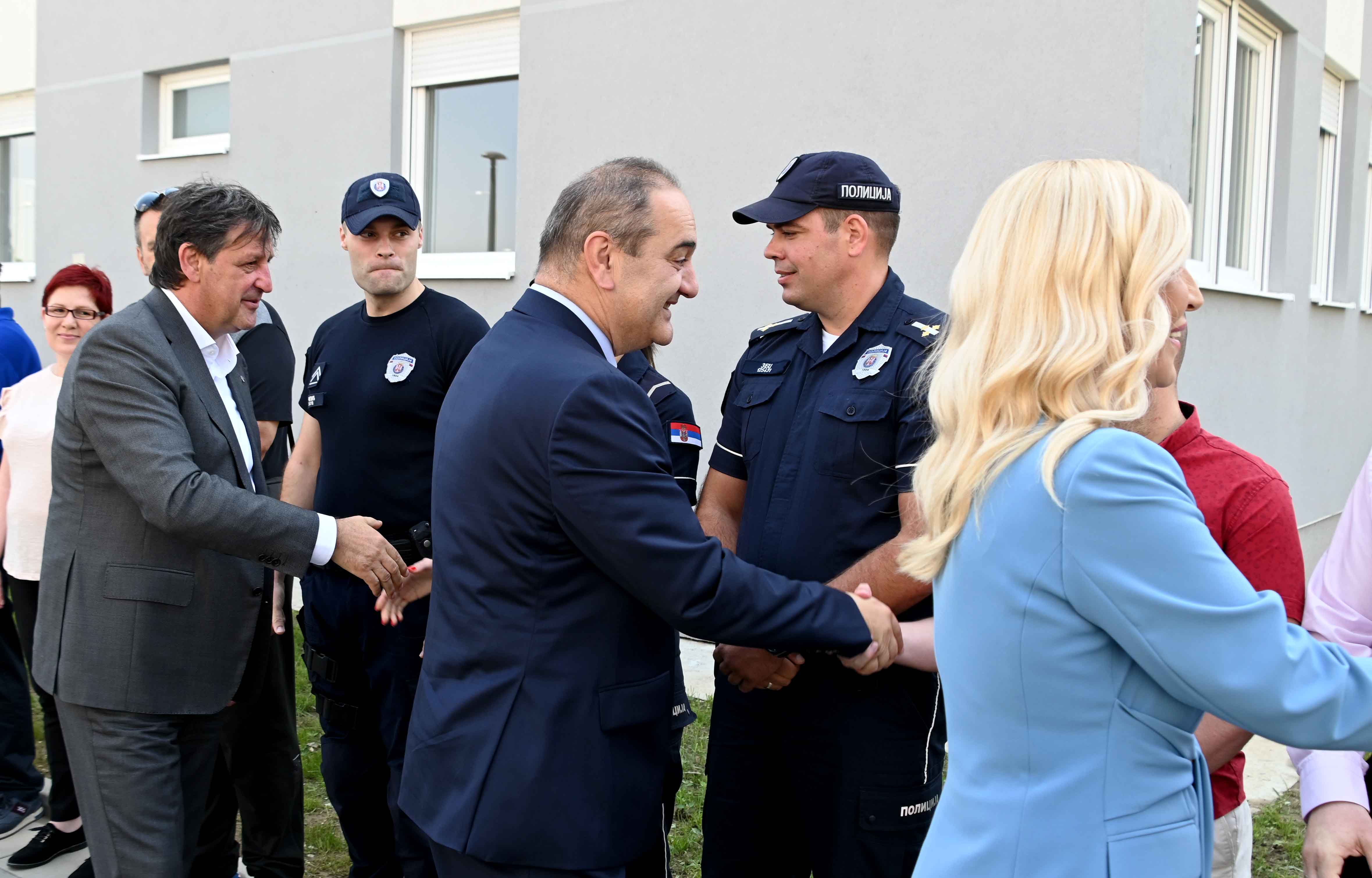 Државни секретар МУП-а Бојан Јоцић присуствовао је данас у Новом Саду додели кључева станова припадницима снага безбедности