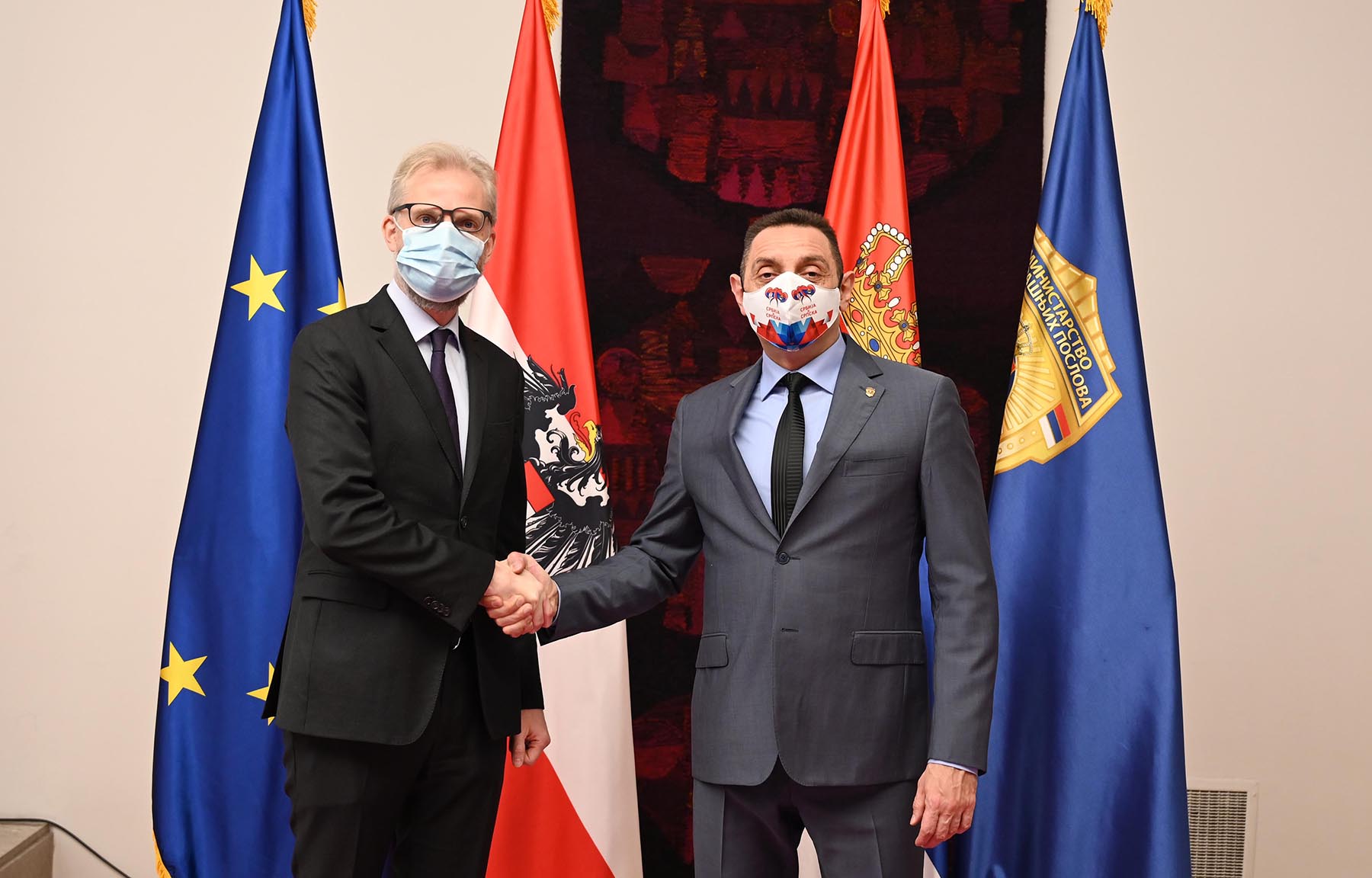 Министар Вулин и амбасадор Лутероти о наставку сарадње