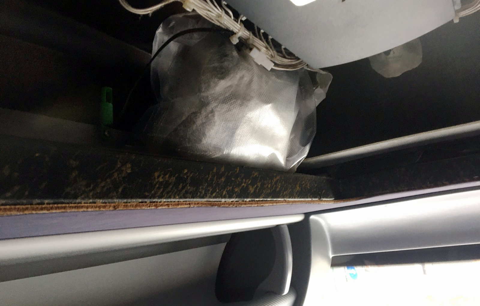 Pronađeno 2,2 kilograma marihuane prilikom kontrole minibusa na Graničnom prelazu Batrovci