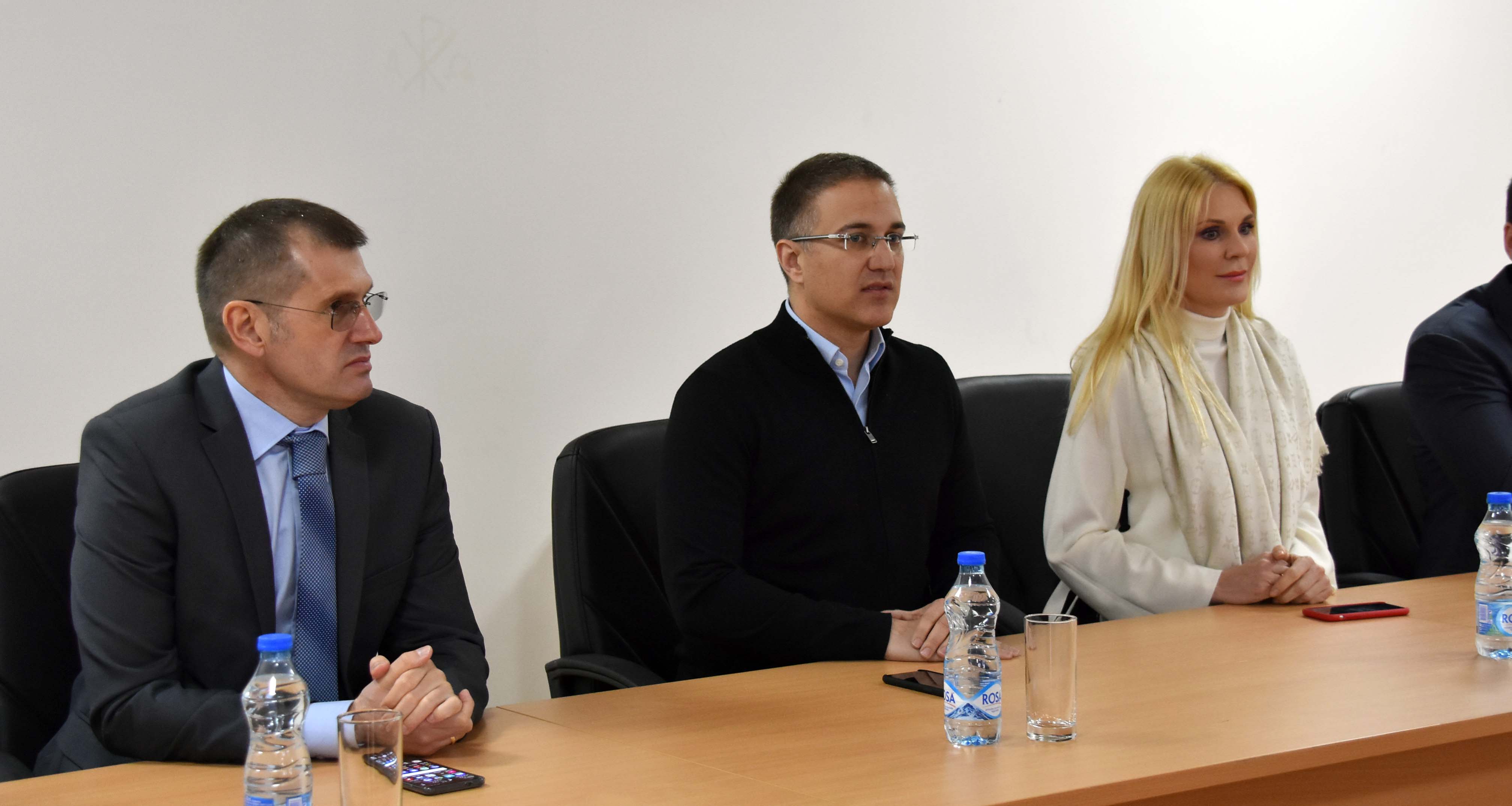 Министар Стефановић разговарао са полицијским службеницима о безбедносној ситуацији у Убу, Лајковцу и Мионици
