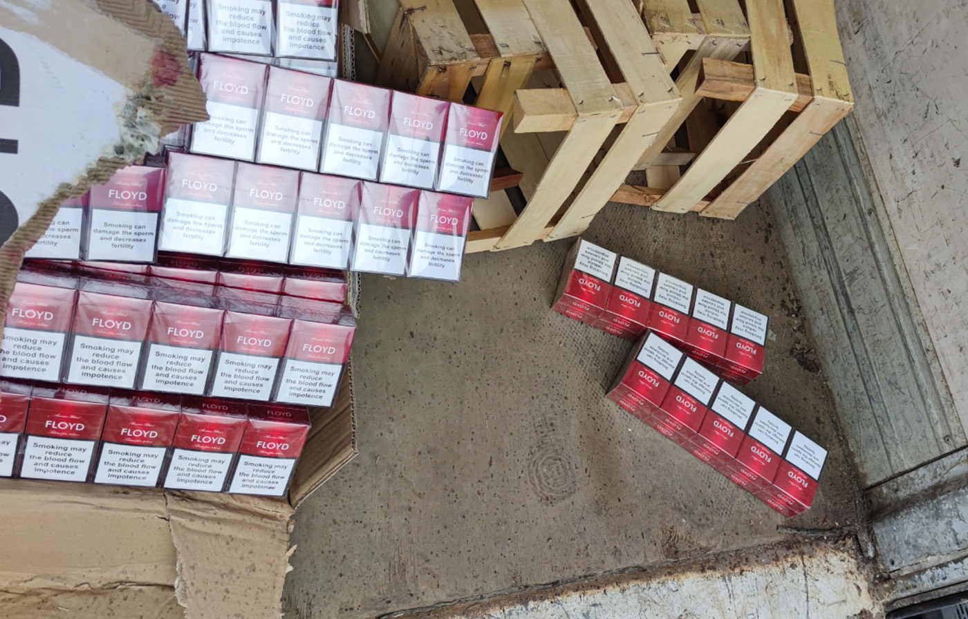 Zaplenjeno 5.000 paklica cigareta bez akciznih markica
