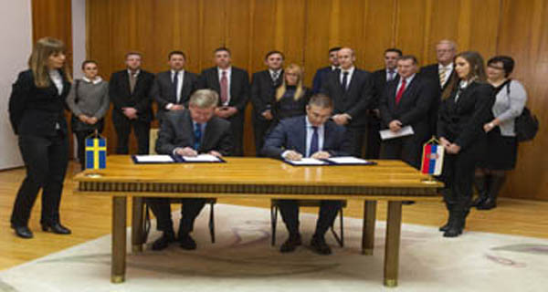 Stefanović i Asp potpisali dva sporazuma pomoći Švedske MUP-u Srbije