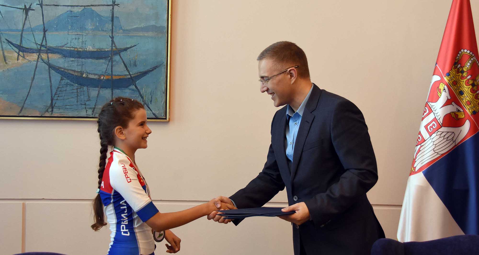 Ministar Stefanović uručio zahvalnice učenicima koji su osvojili treće mesto na evropskom takmičenju „Šta znaš o saobraćaju“