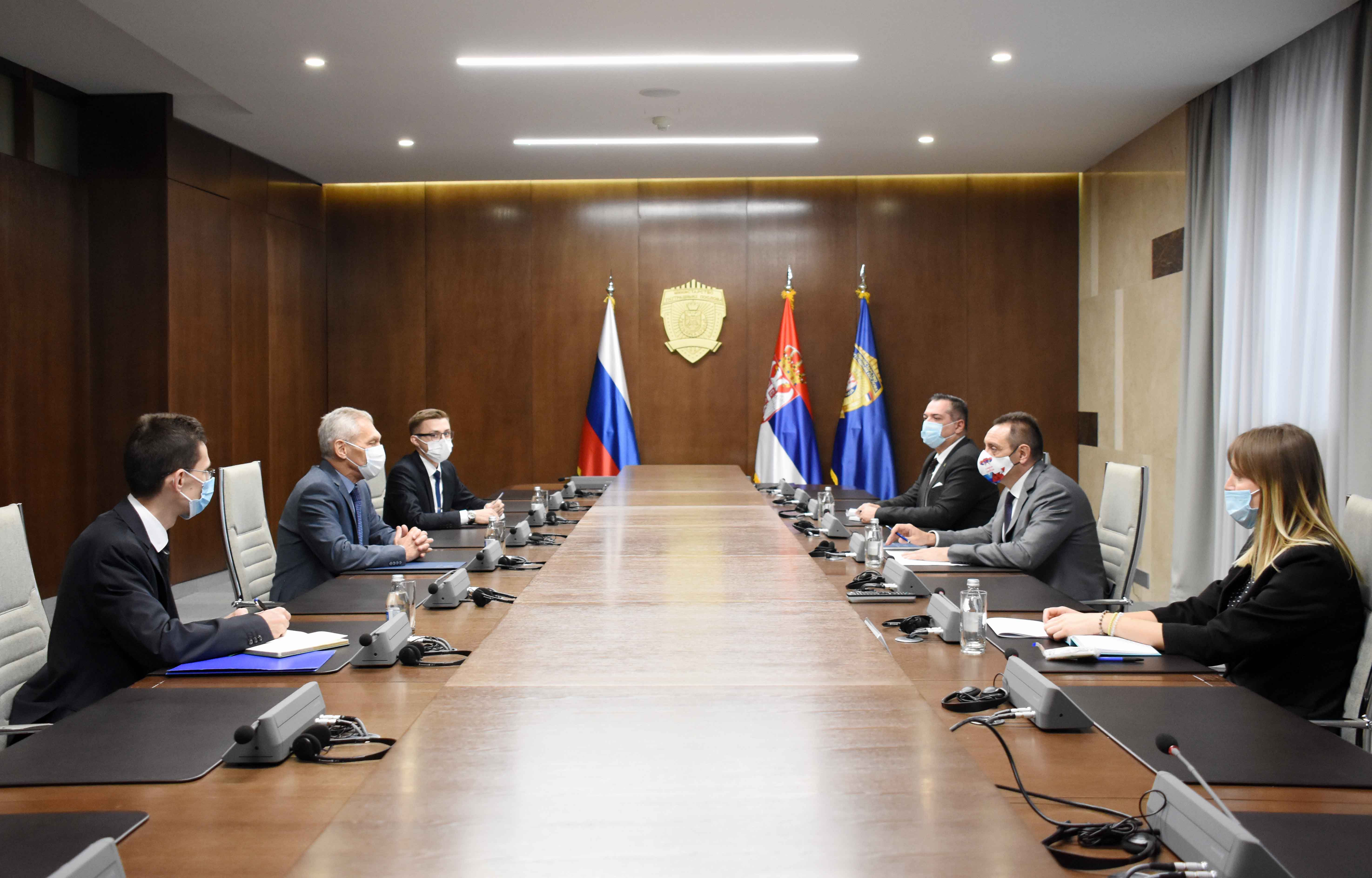 Ministar Vulin i ambasador Harčenko o nastavku saradnje u oblasti bezbednosti