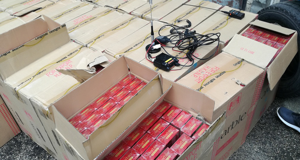 Presečen lanac ilegalne trgovine akciznom robom i zaplenjeno 17.500 paklica cigareta bez akciznih markica