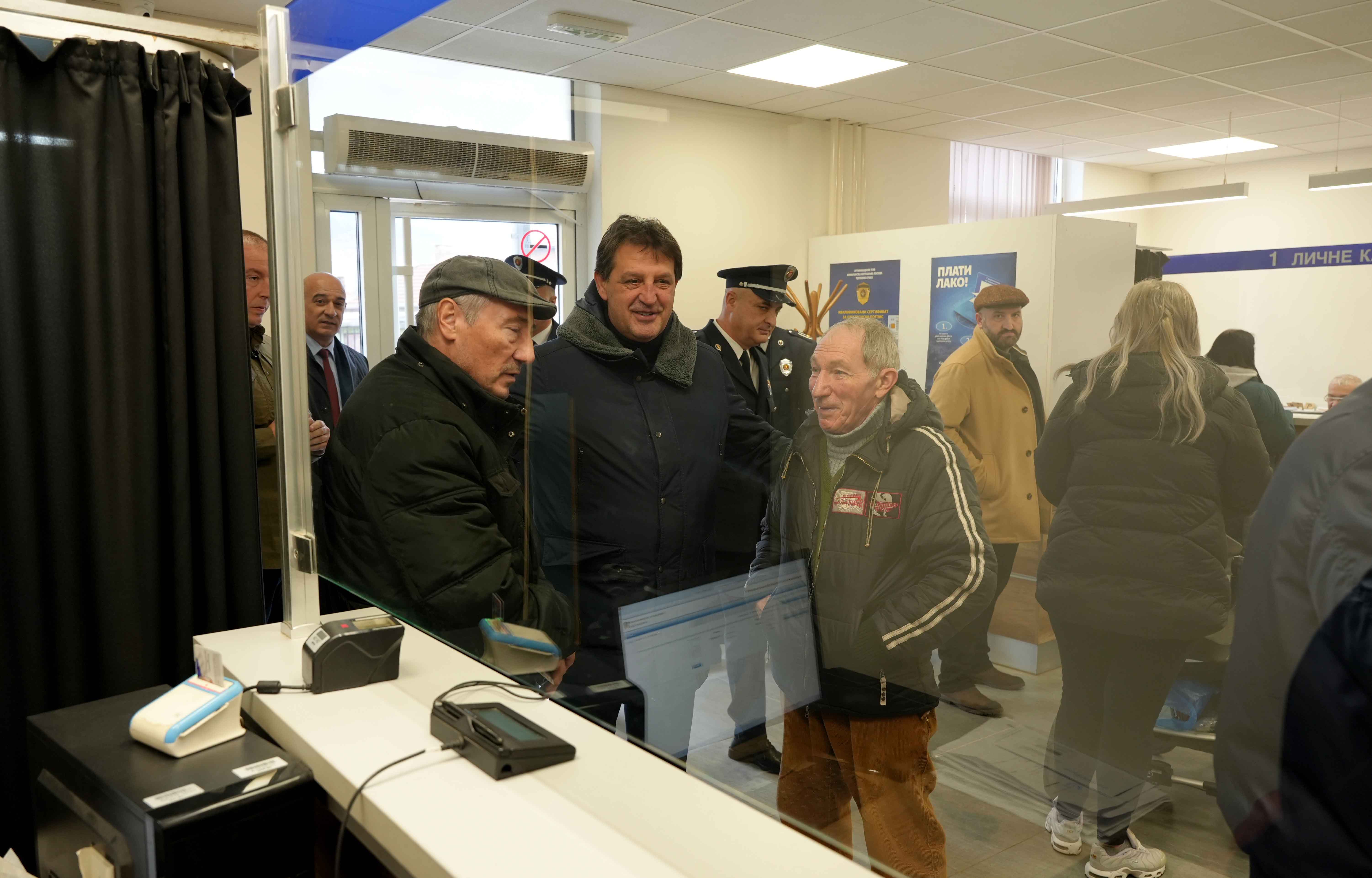 Ministar unutrašnjih poslova Bratislav Gašić obišao završne radove na objektu Vatrogasno-spasilačkog odelјenja u Aleksincu
